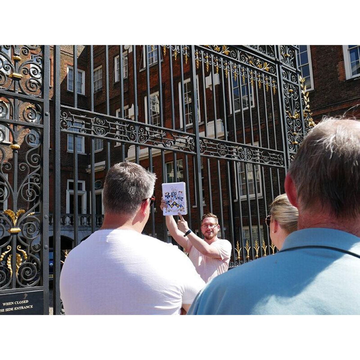 Smartbox Visite guidée de James Bond® à Londres en bus pour 2 - Coffret Cadeau Multi-thèmes