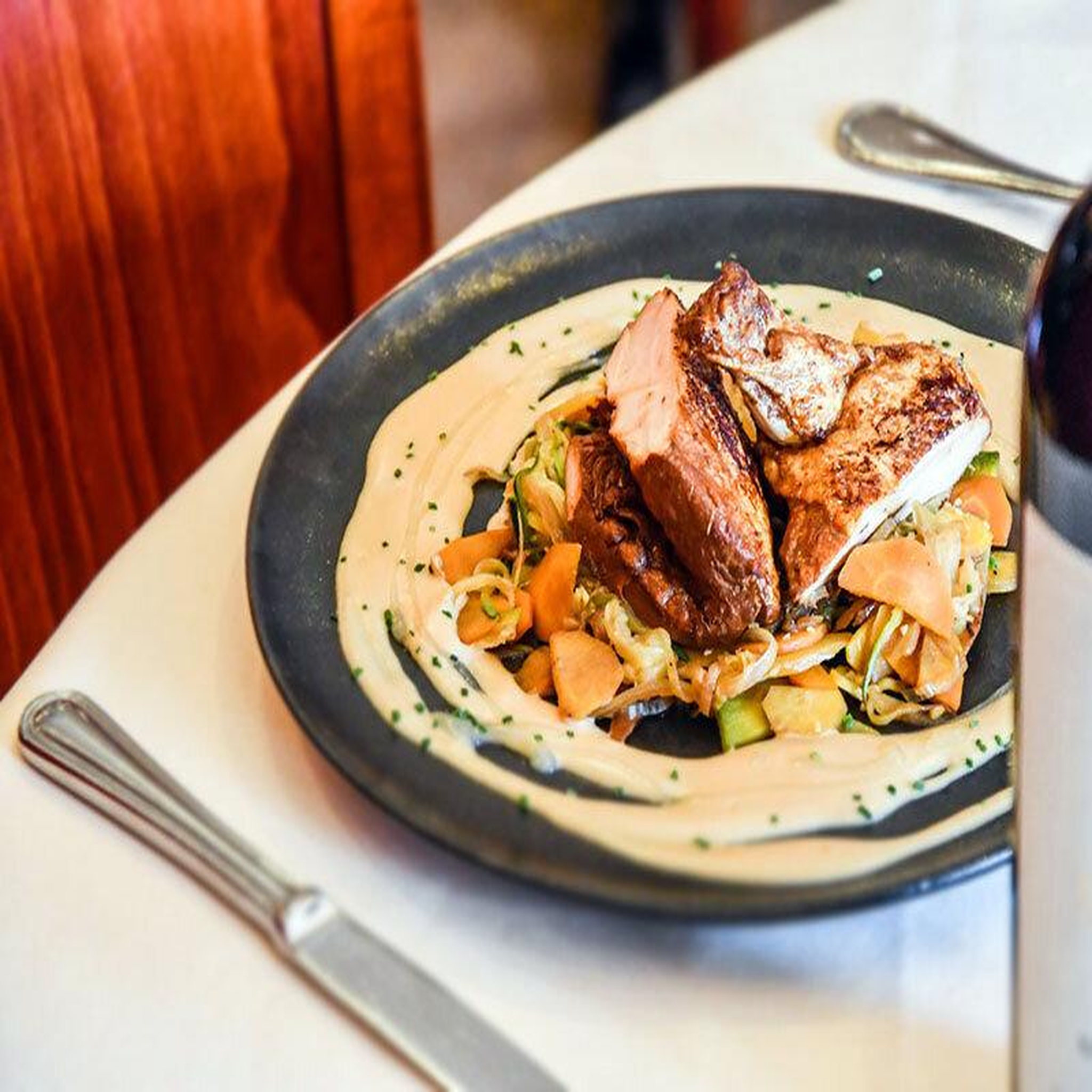 Voir la diapositive 4 : Smartbox Dîner gastronomique avec vin dans un lieu d'exception - coffret cadeau gastronomie