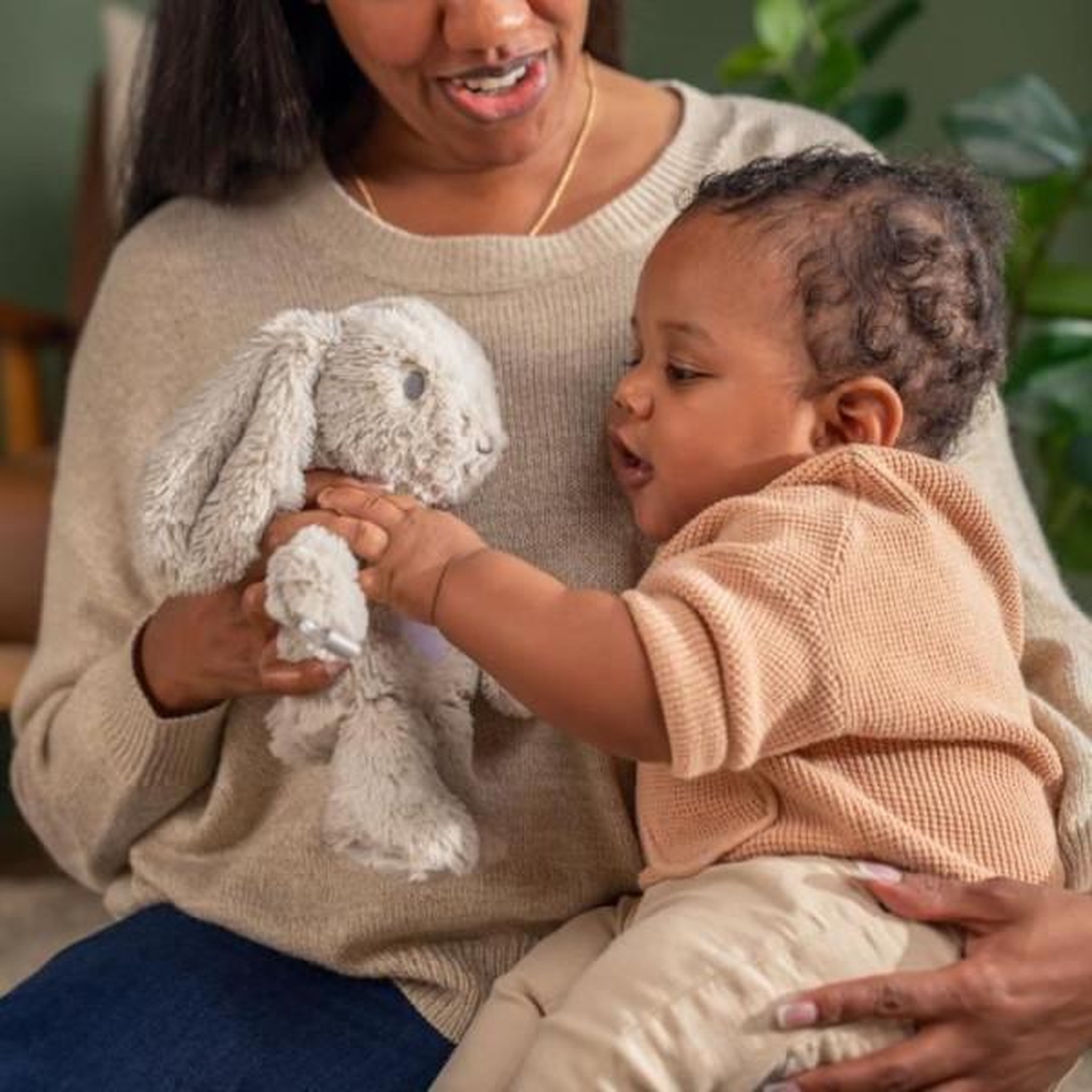 Voir la diapositive 3 : MARKET24 INGENUITY Veilleuse bébé, Doudou lapin, peluche Sylvie, réponds au pleurs de bébé, musicale, lumineuse, bruits blanc, et at