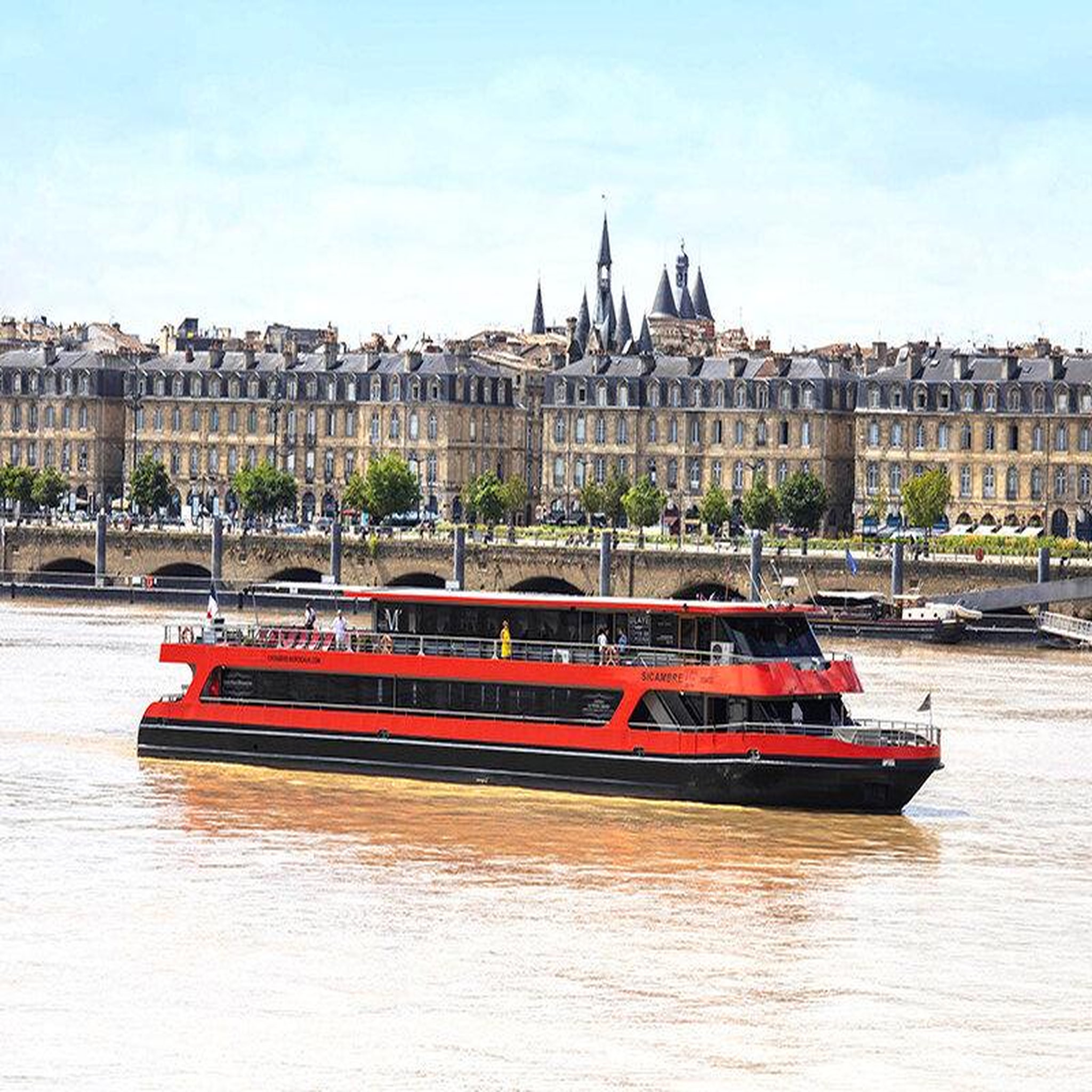 Voir la diapositive 4 : Smartbox Séjour à Bordeaux avec croisière sur la Garonne - Coffret Cadeau Multi-thèmes