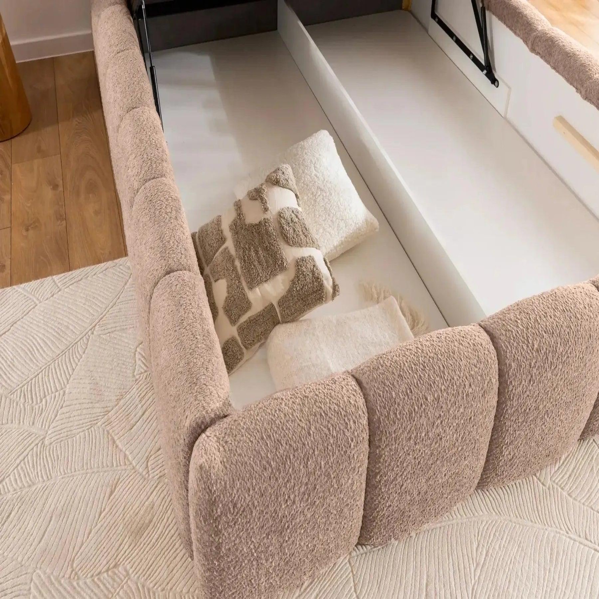 Voir la diapositive 6 : CASANOVA PARIS ELISE - Lit coffre tissu bouclette