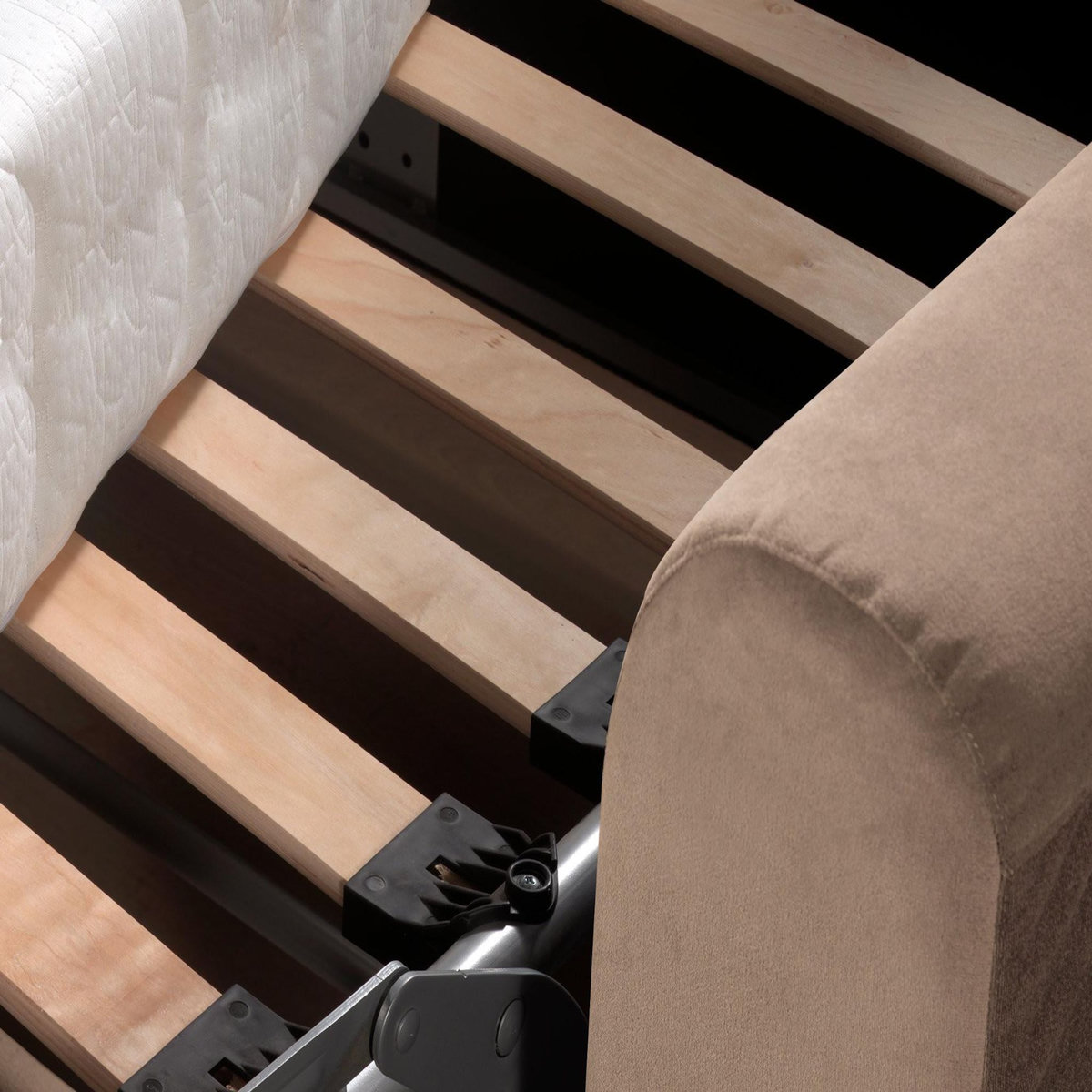 LISA DESIGN Owen - canapé 3 places convertible express couchage quotidien 140 cm matelas 12 cm en velours