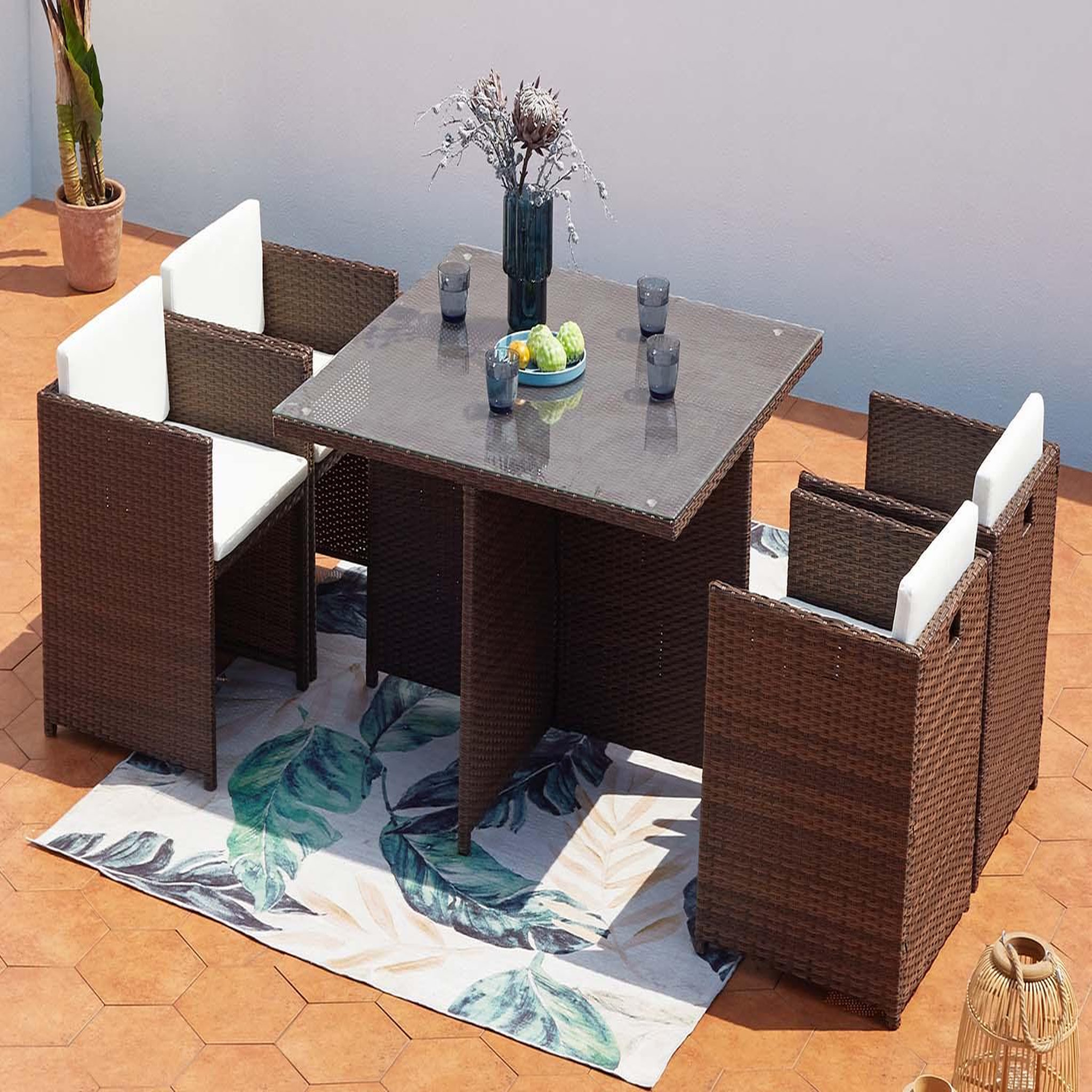 Voir la diapositive 2 : CONCEPT USINE Table et chaises 4 places encastrables résine marron-blanc MIAMI