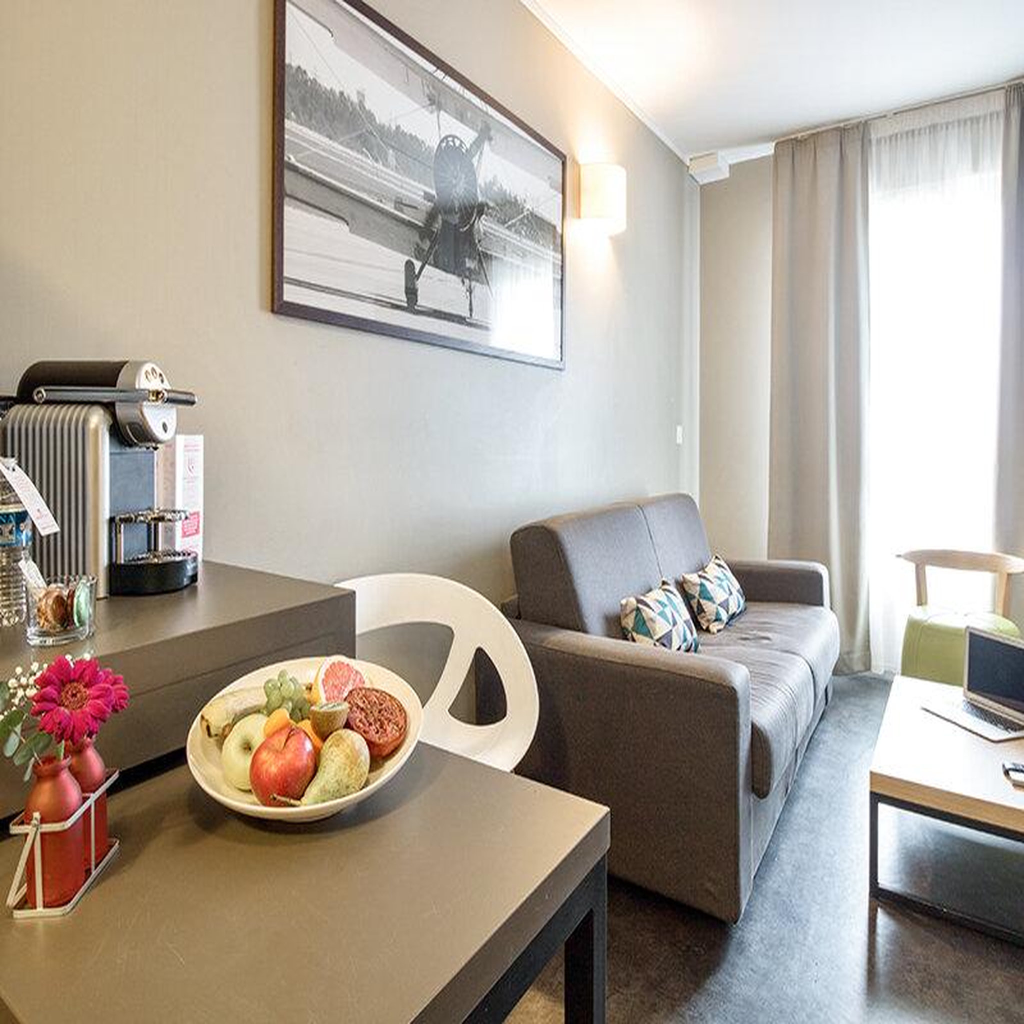 Voir la diapositive 2 : Smartbox Séjour de 3 jours en famille en appartement dans le grand paris - coffret cadeau séjour