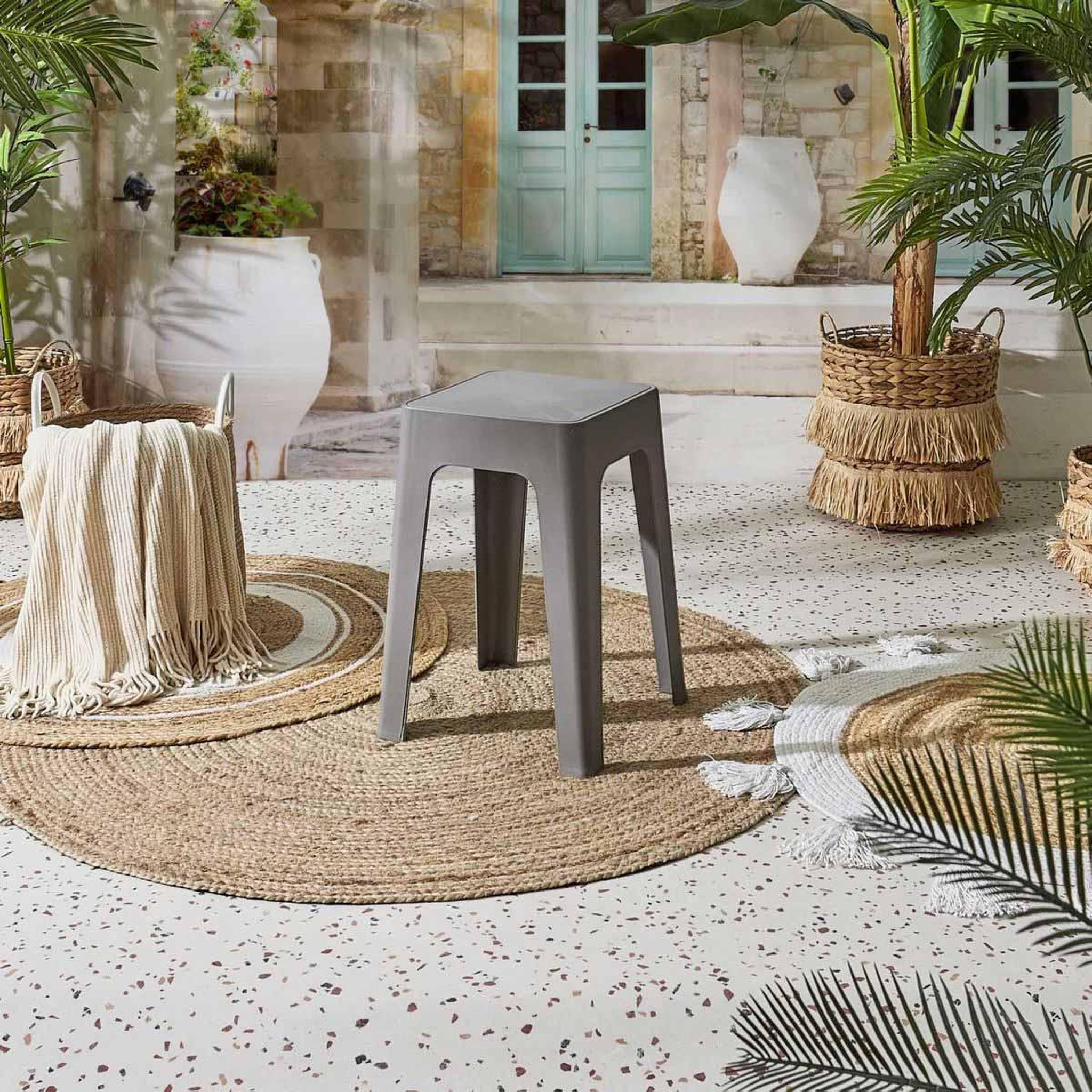 Voir la diapositive 4 : The Home Deco Factory Lot de 6 tabourets empilables  spectra  47cm gris