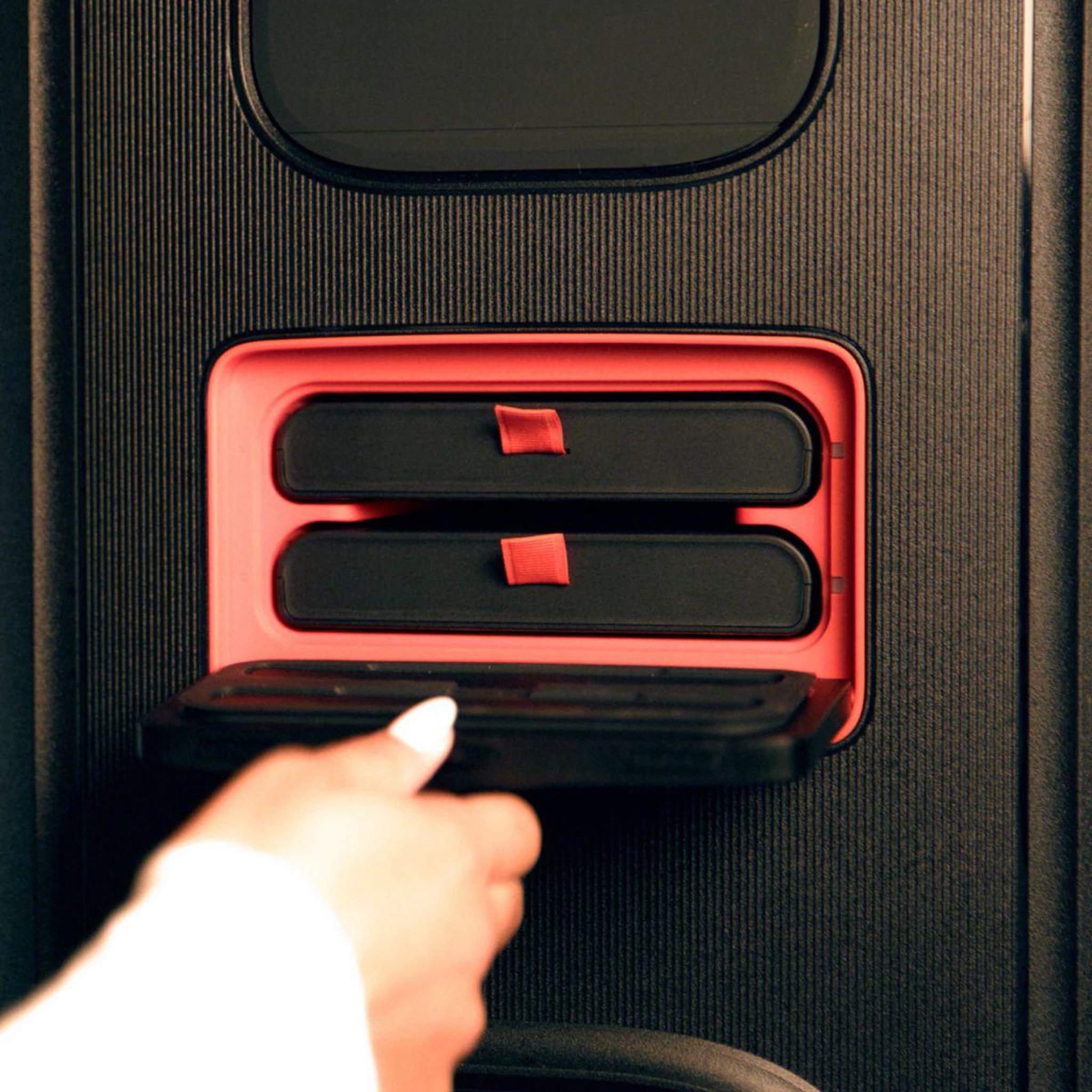 Voir la diapositive 3 : JBL Batterie externe 600 x2 + chargeur