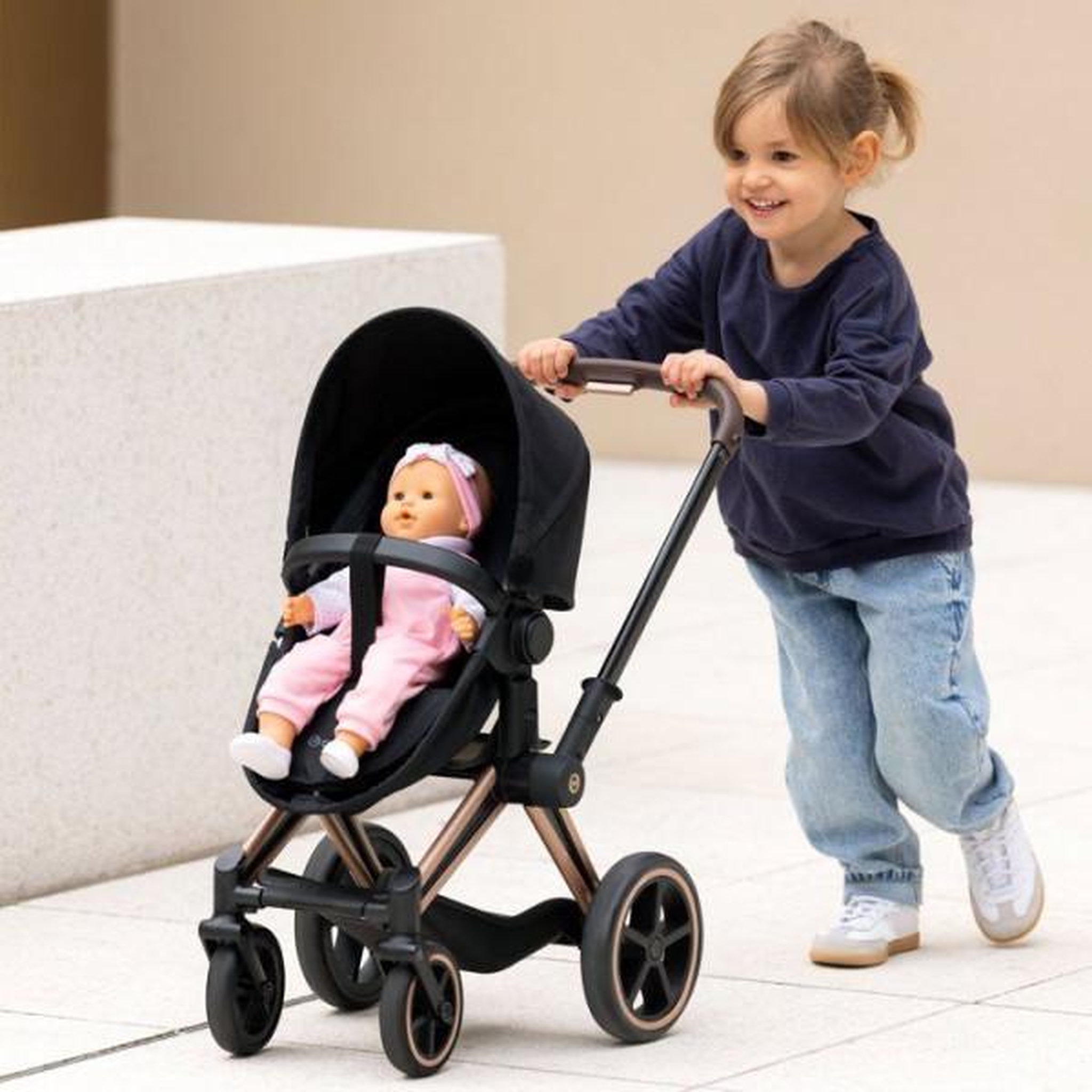Voir la diapositive 4 : Corolle Landau 3-en-1 - COROLLE - Cybex Priam - Pour poupons de 36 a 42 cm - Gris - Des 3 ans