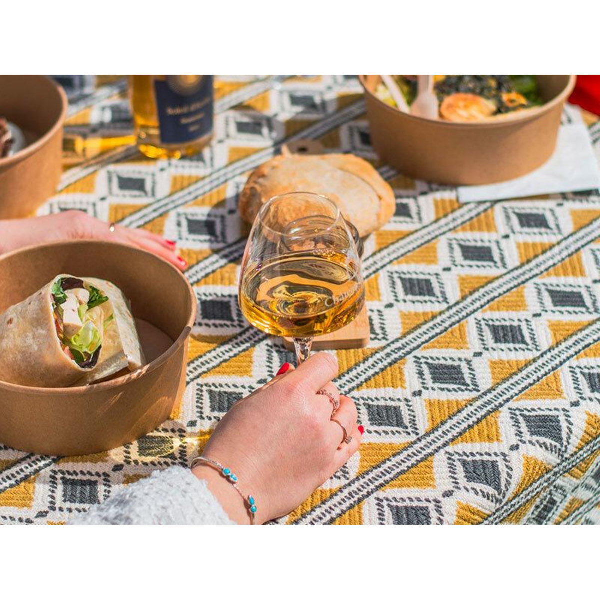 Smartbox Visite de chai avec dégustation de vin, pique-nique et location de vélos dans un château à Sauternes - Coffret Cadeau Gastronomie