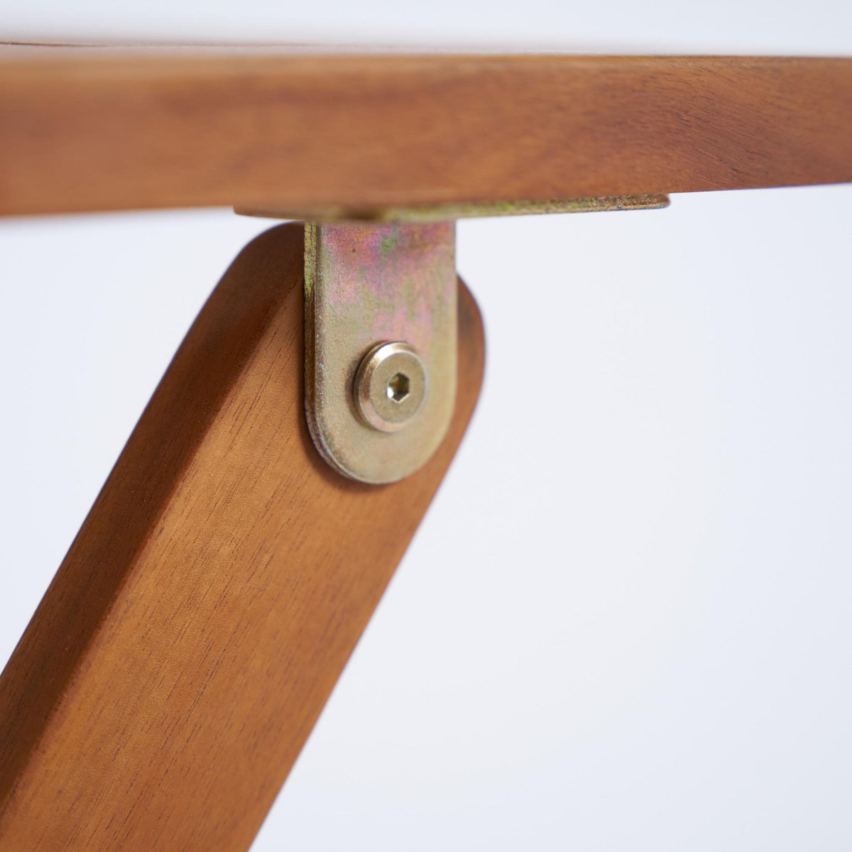 OUTSUNNY Ensemble bistro de jardin style exotique 2 places 3 pcs pliables bois acacia résine aspect rotin coussins blanc inclus