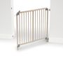 Voir la diapositive 2 : WEBABY Barrière de sécurité bébé extensible en bois LOKEE
