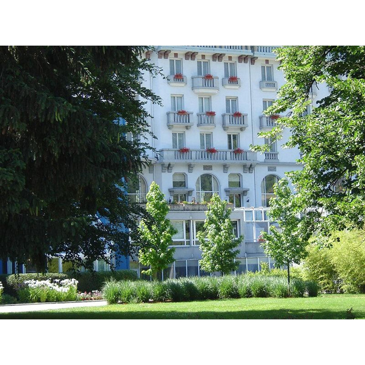 Smartbox Séjour avec dîner, accès au spa et soin de bien-être au Radiana Resort dans les Alpes - Coffret Cadeau Séjour