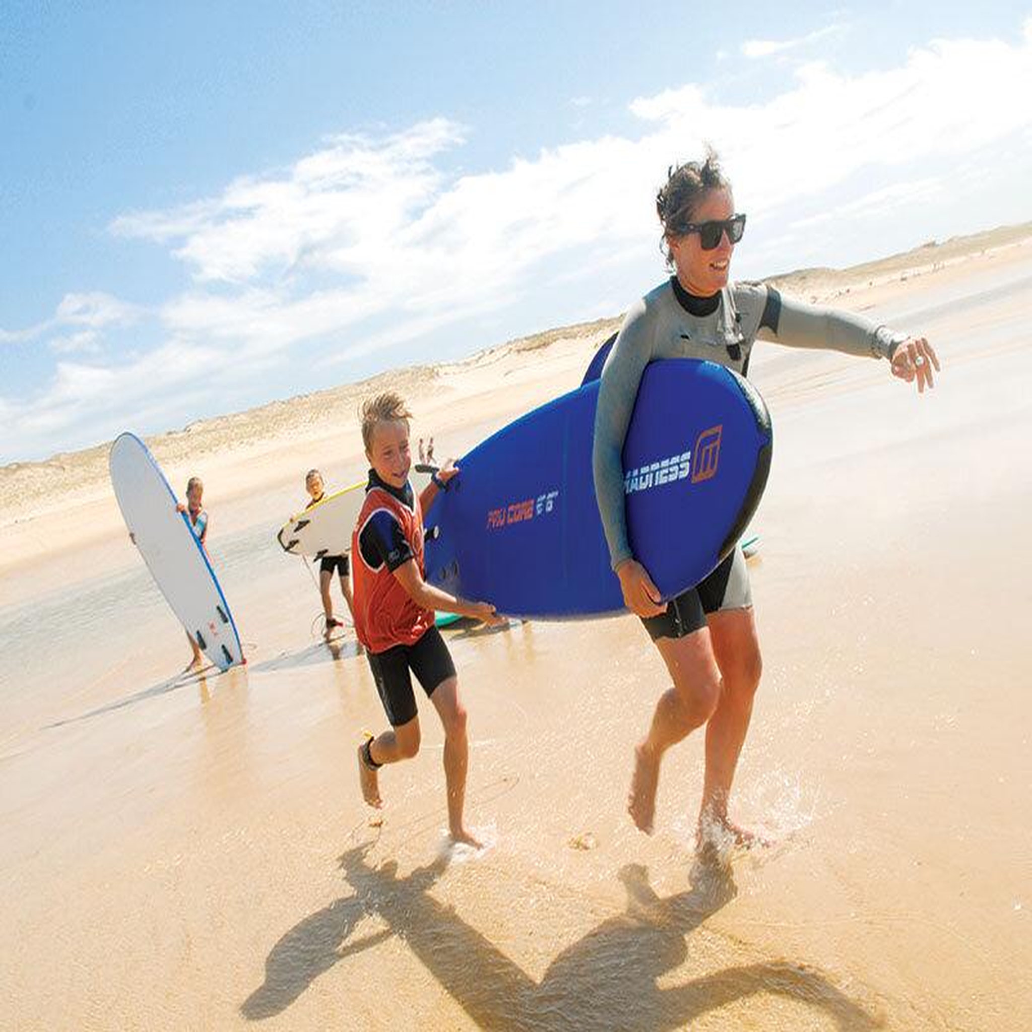 Voir la diapositive 4 : Smartbox Cours de surf d'1h30 à seignosse - coffret cadeau sport & aventure