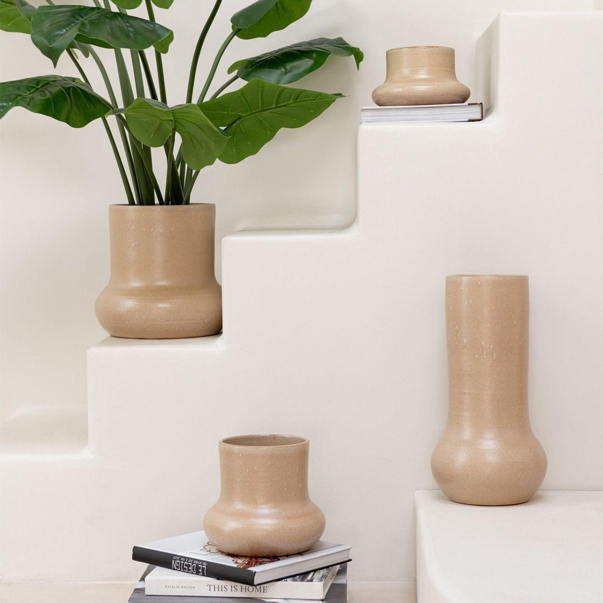 Voir la diapositive 3 : J-LINE Vase en céramique  organique  40cm beige