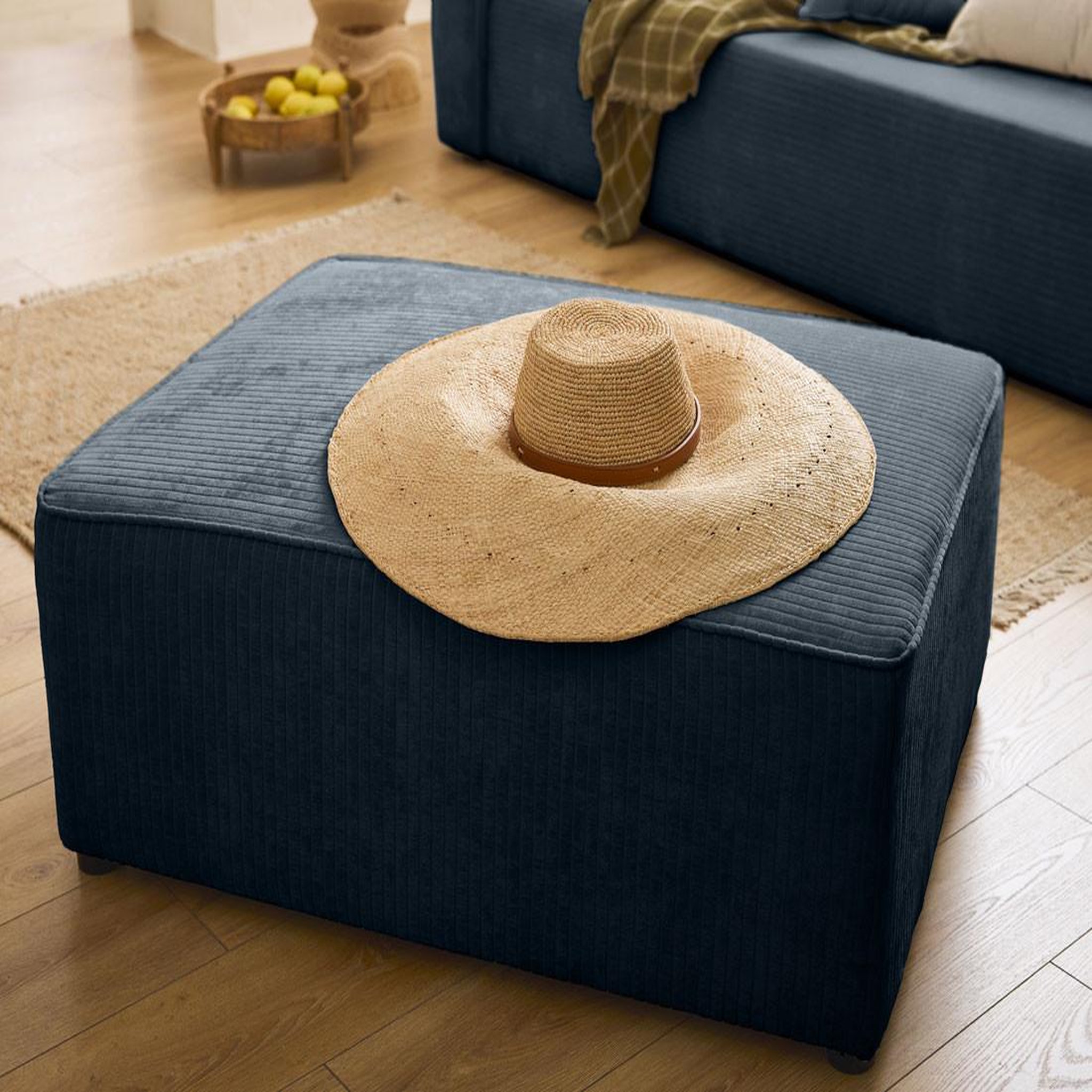 Voir la diapositive 2 : BEST MOBILIER Topaze - pouf - en velours côtelé plat
