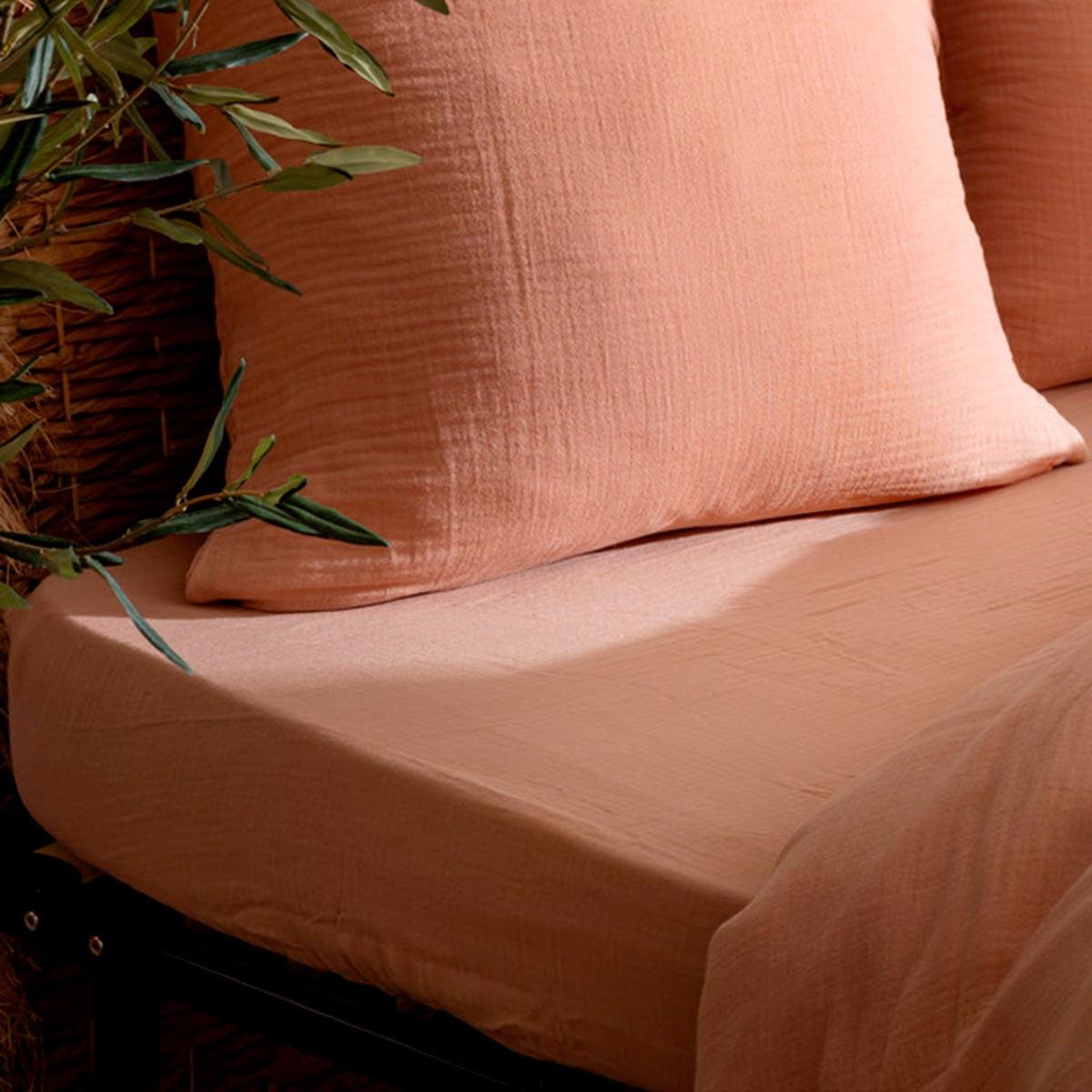 Voir la diapositive 3 : ATMOSPHERA Drap housse en gaze de coton  flora  140x190cm rose
