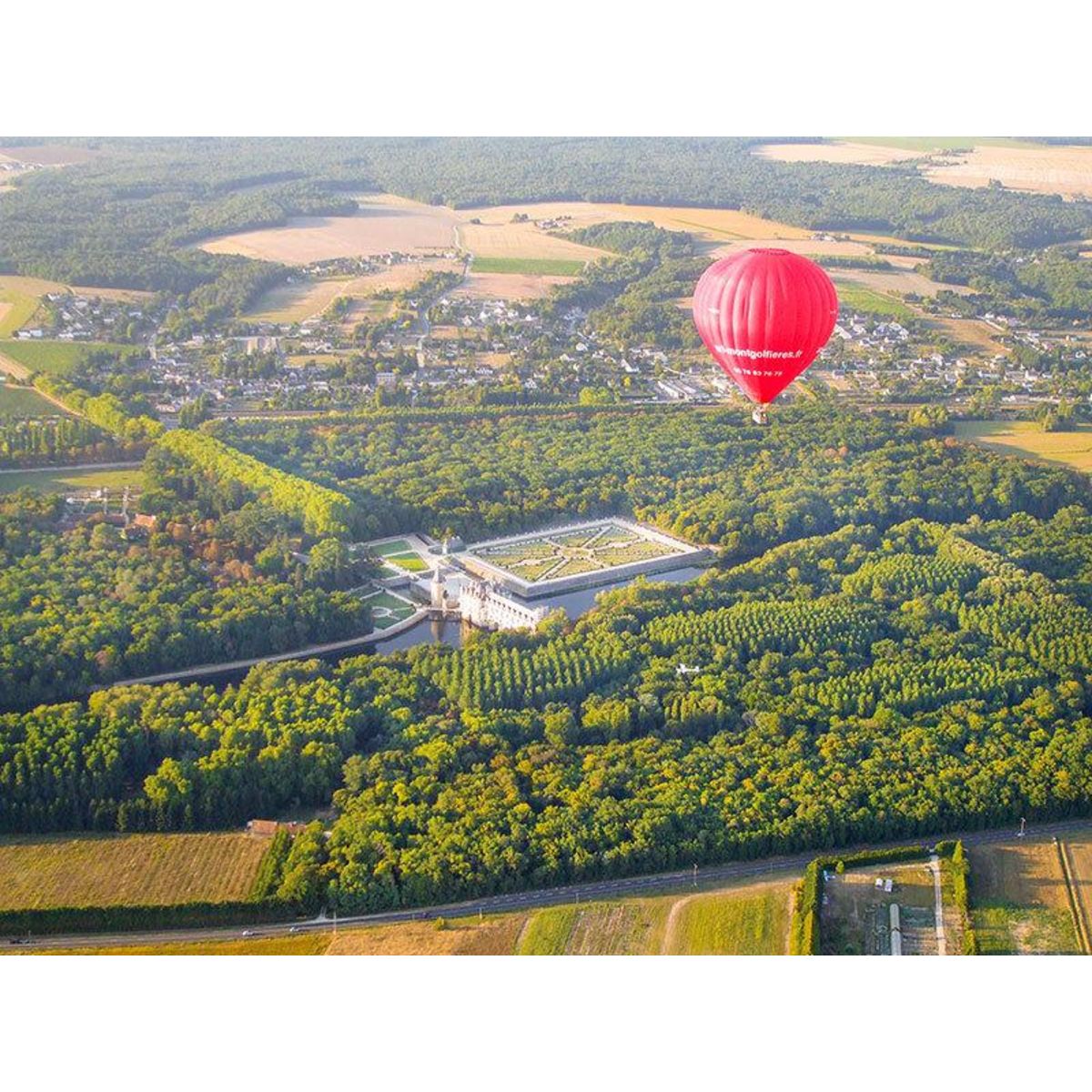 Smartbox Vol en montgolfière au-dessus de Chenonceaux - Coffret Cadeau Sport & Aventure