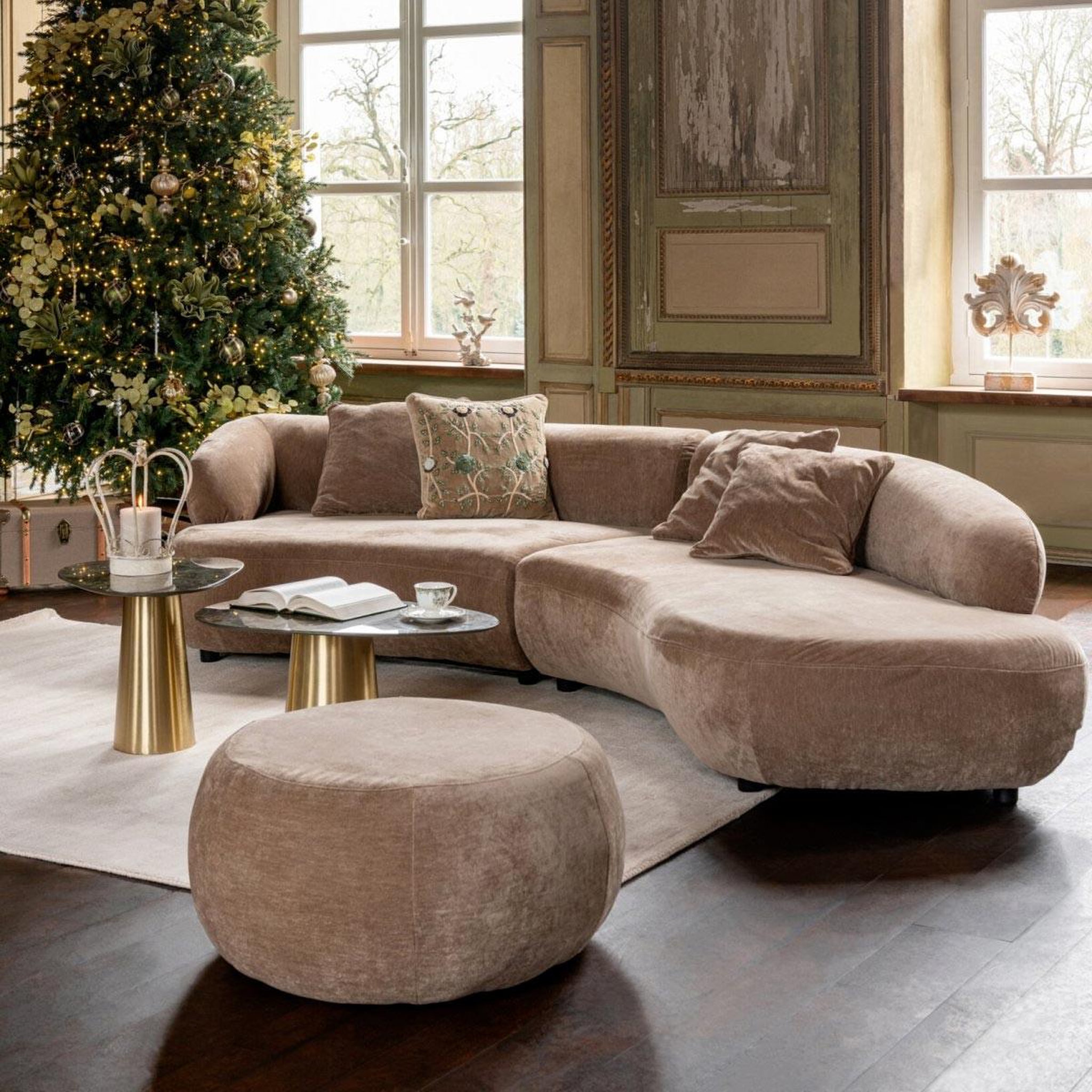 Voir la diapositive 4 : J-LINE Canapé 4 places arrondi  macaron  320cm taupe