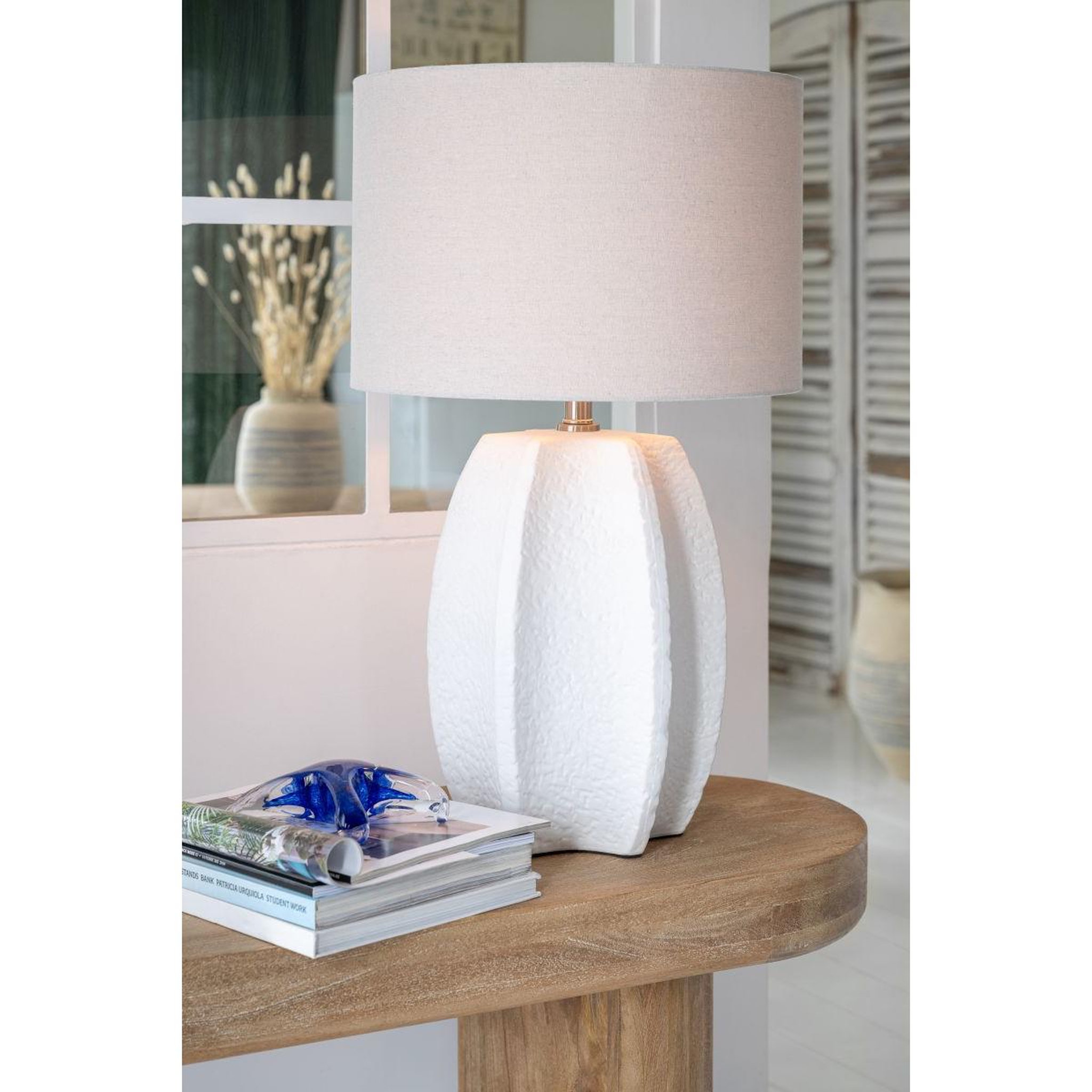 Voir la diapositive 5 : J-LINE Lampe à poser en céramique  latasha  70cm blanc