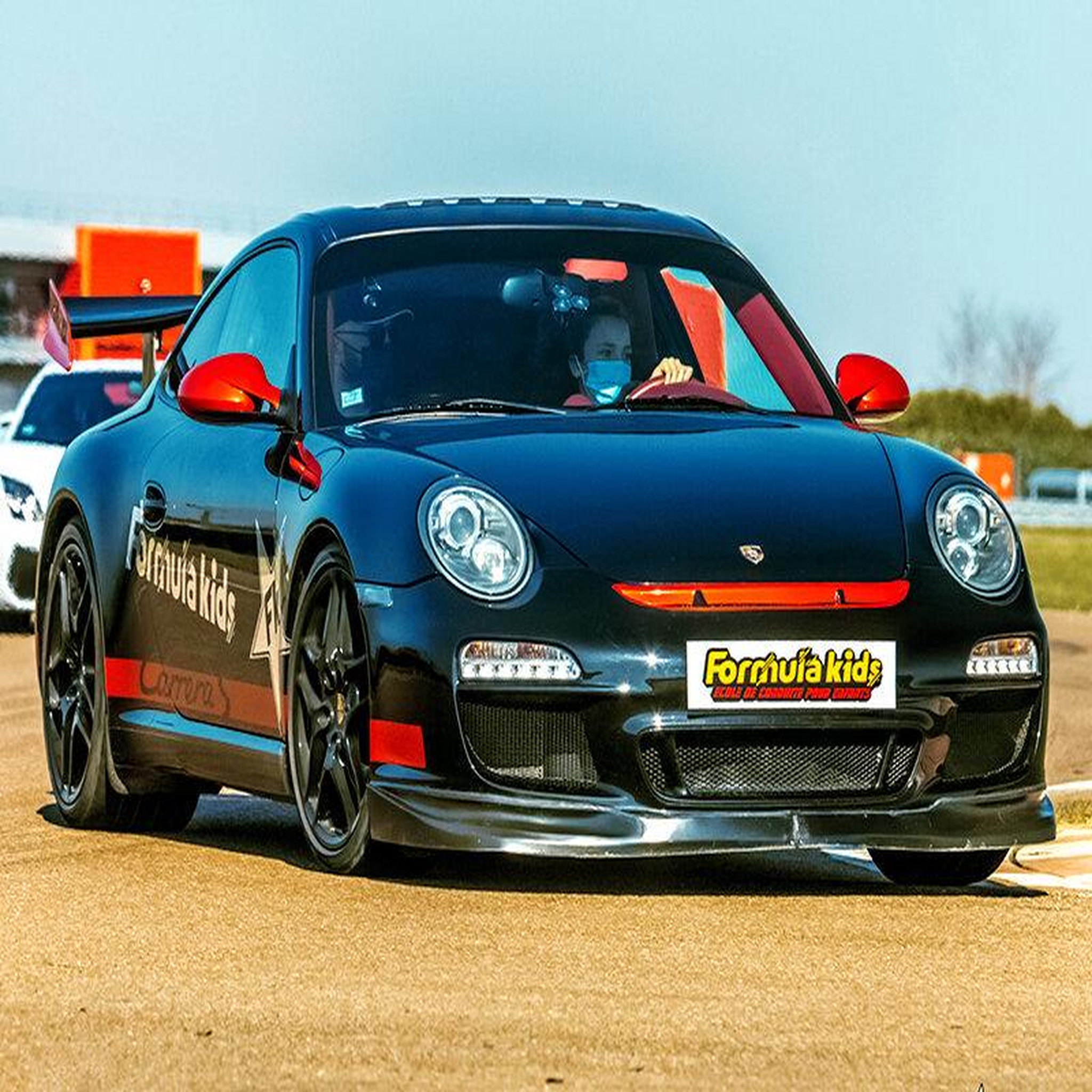 Voir la diapositive 4 : Smartbox Stage pilotage enfant : 3 tours de circuit au volant d'une Porsche Carrera S 997 PDK Aerokit - Coffret Cadeau Sport & Aventure