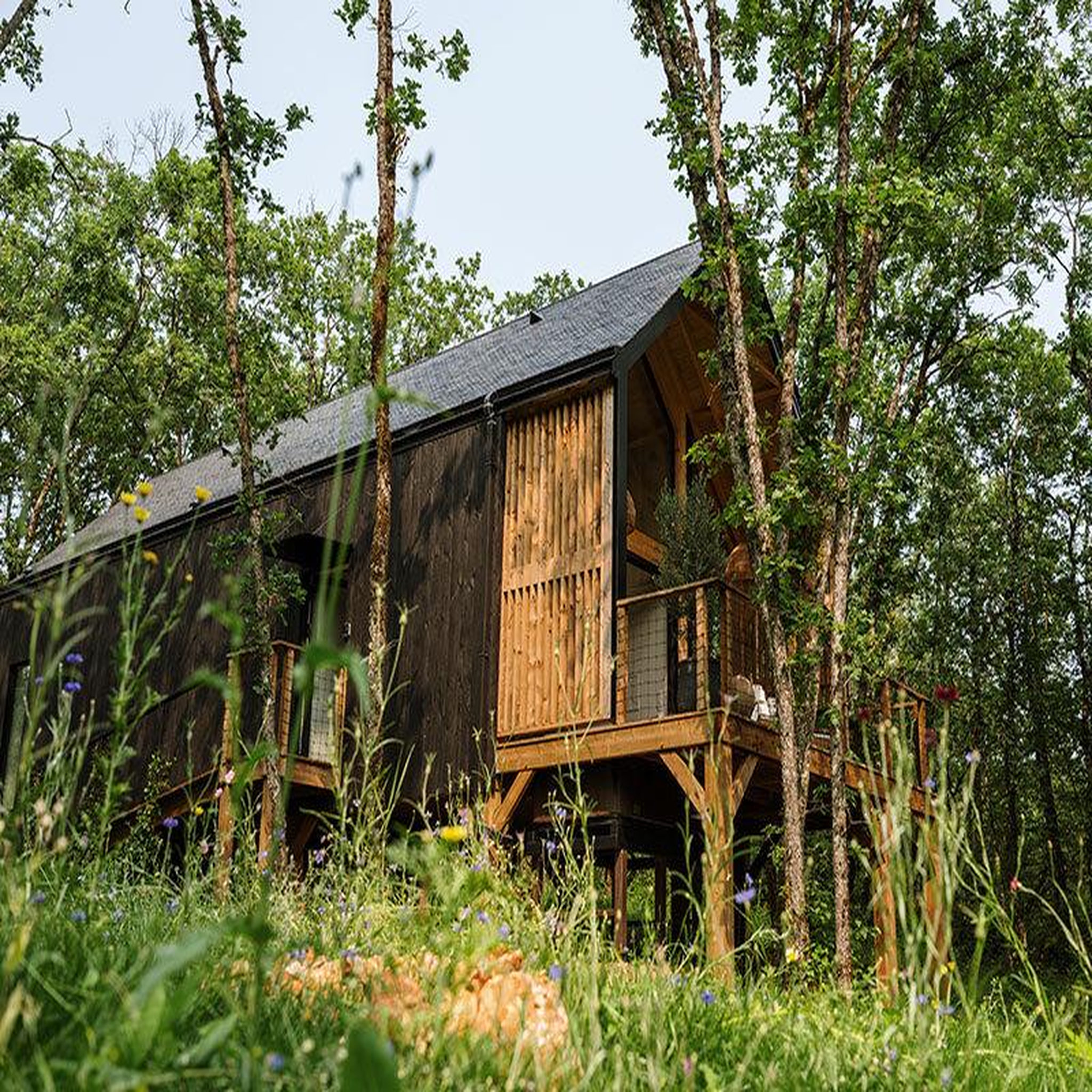 Voir la diapositive 5 : Smartbox 2 jours en lodge avec accès à un spa privatif près de brive-la-gaillarde - coffret cadeau séjour