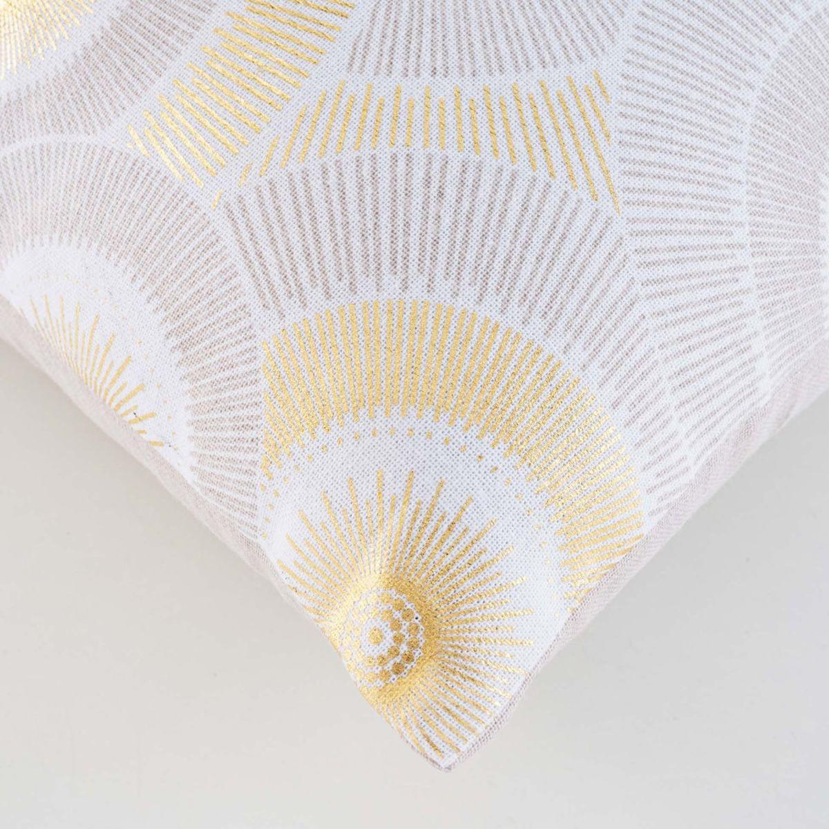 Paris Prix Housse de Coussin Imprimé Métallisé  Eclipse  40x40cm Naturel