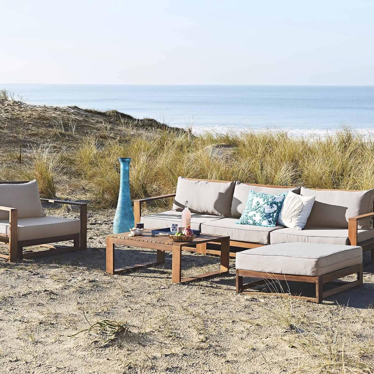 SWEEEK Salon de jardin en bois d'acacia 5 places - Mendoza - Canapé, fauteuils et table basse en acacia, 6 éléments modulables, design