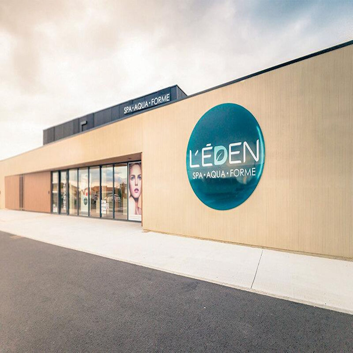 Smartbox Pause bien-être : 1h de soin et 1h de spa privatisé près de Nantes - Coffret Cadeau Bien-être