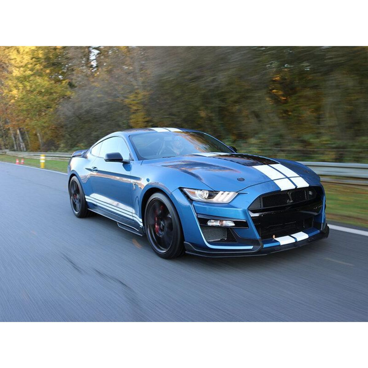 Smartbox Stage de pilotage : 3 tours de circuit au volant d'une Mustang Shelby GT500 - Coffret Cadeau Sport & Aventure