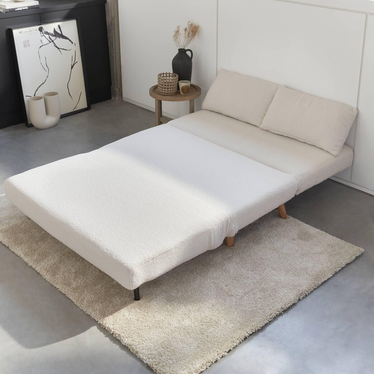 SWEEEK Canapé convertible en tissu bouclettes blanches- Guesta - 2 places scandinave. pieds bois foncé. banquette. dossier inclinable