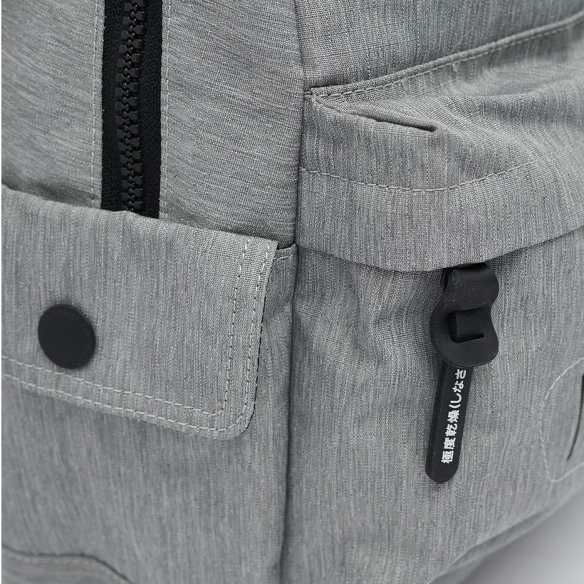 Voir la diapositive 5 : SUPERDRY Sac à dos 1 compartiment gris chiné clair - Montana