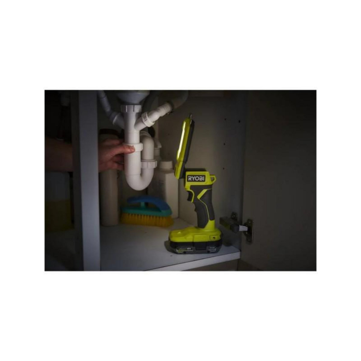 Ryobi Lanterne LED 18V RYOBI - 800 lumens - Sans batterie ni chargeur - RSL18-0