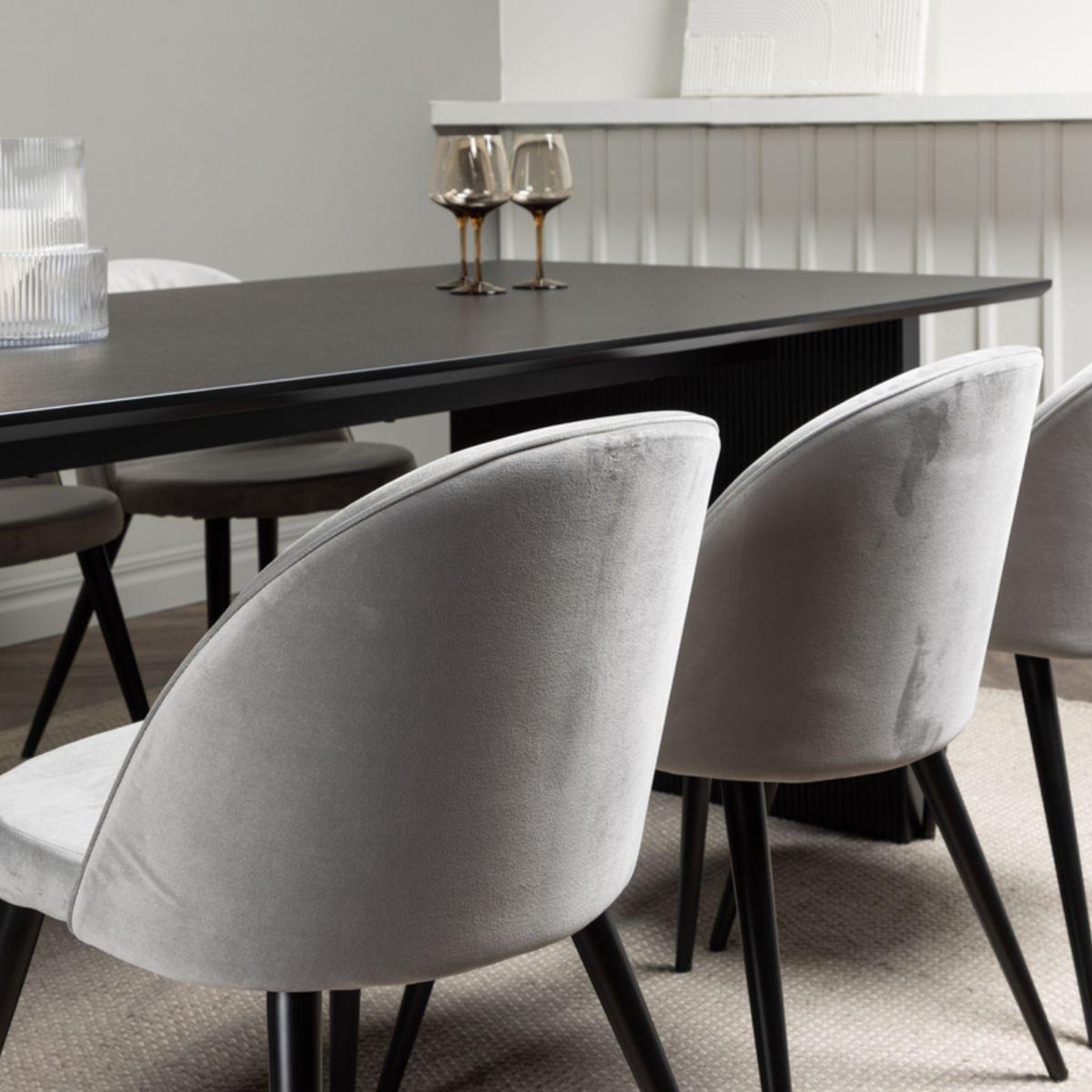 Voir la diapositive 5 : Paris Prix Ensemble table à manger & 6 chaises  vail & velvet  200cm gris & noir