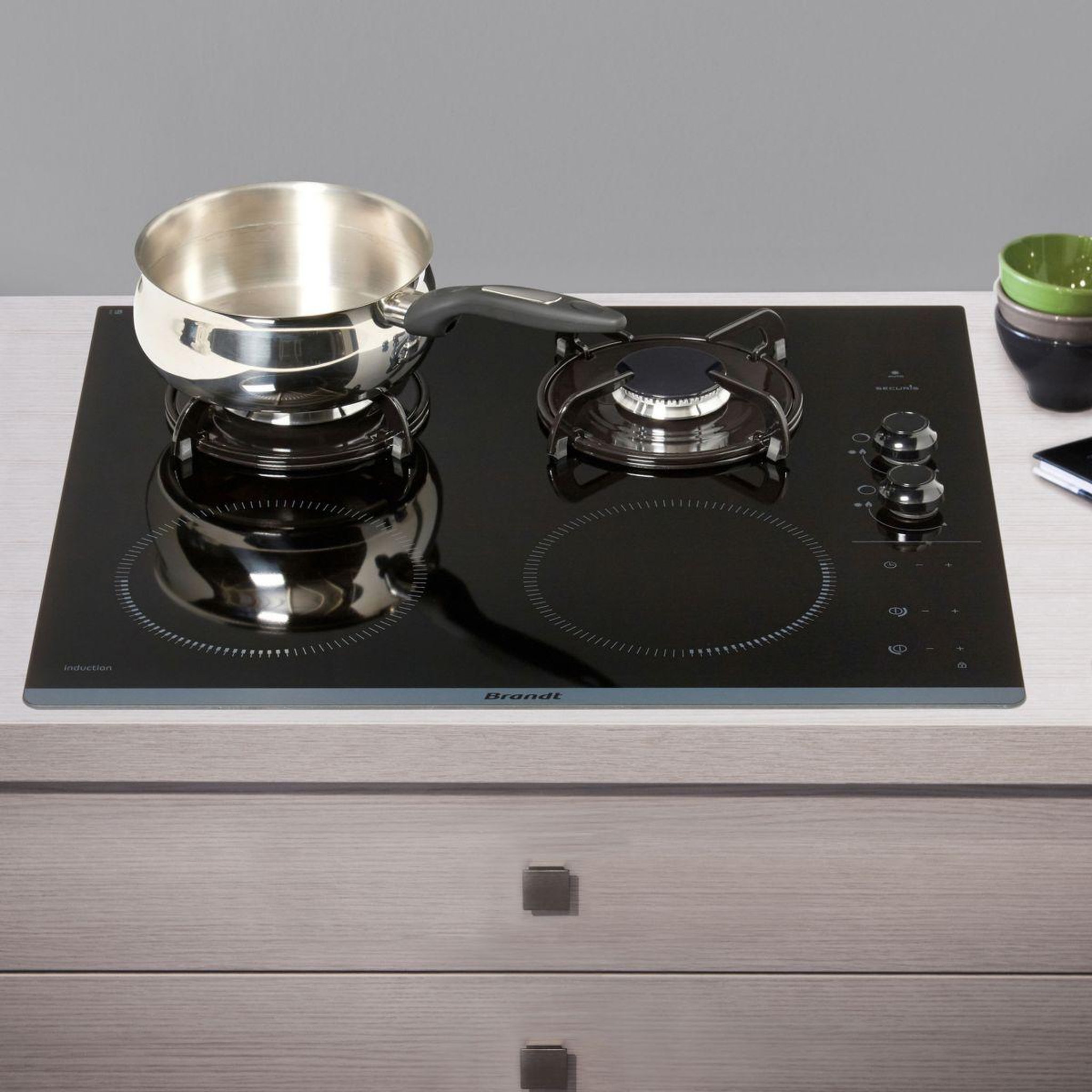 Voir la diapositive 5 : BRANDT Plaque mixte induction gaz BPI6413BM