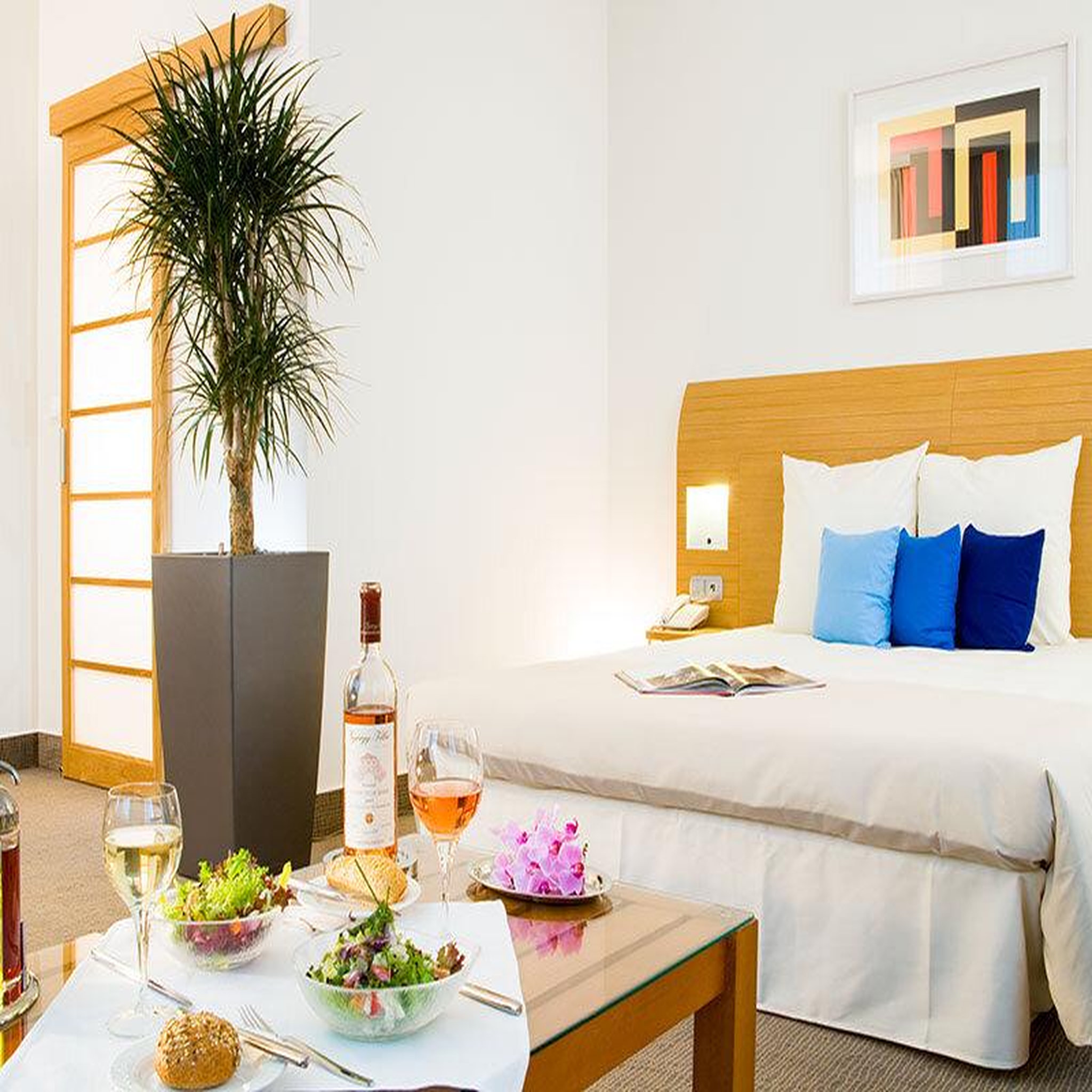 Voir la diapositive 3 : Smartbox Destination europe : séjour en famille en hôtel novotel - coffret cadeau séjour