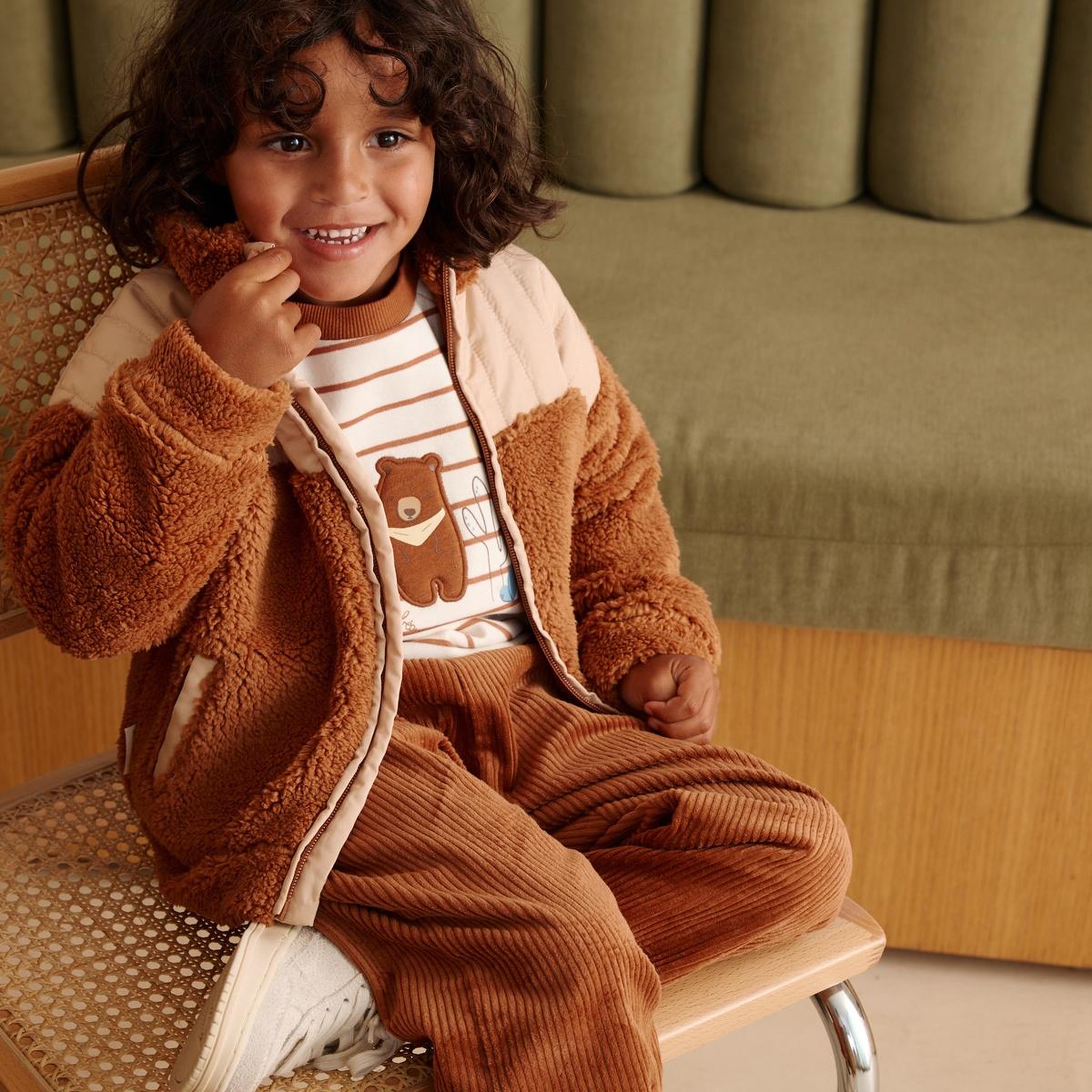 Voir la diapositive 6 : PETIT BEGUIN Veste enfant en sherpa moka