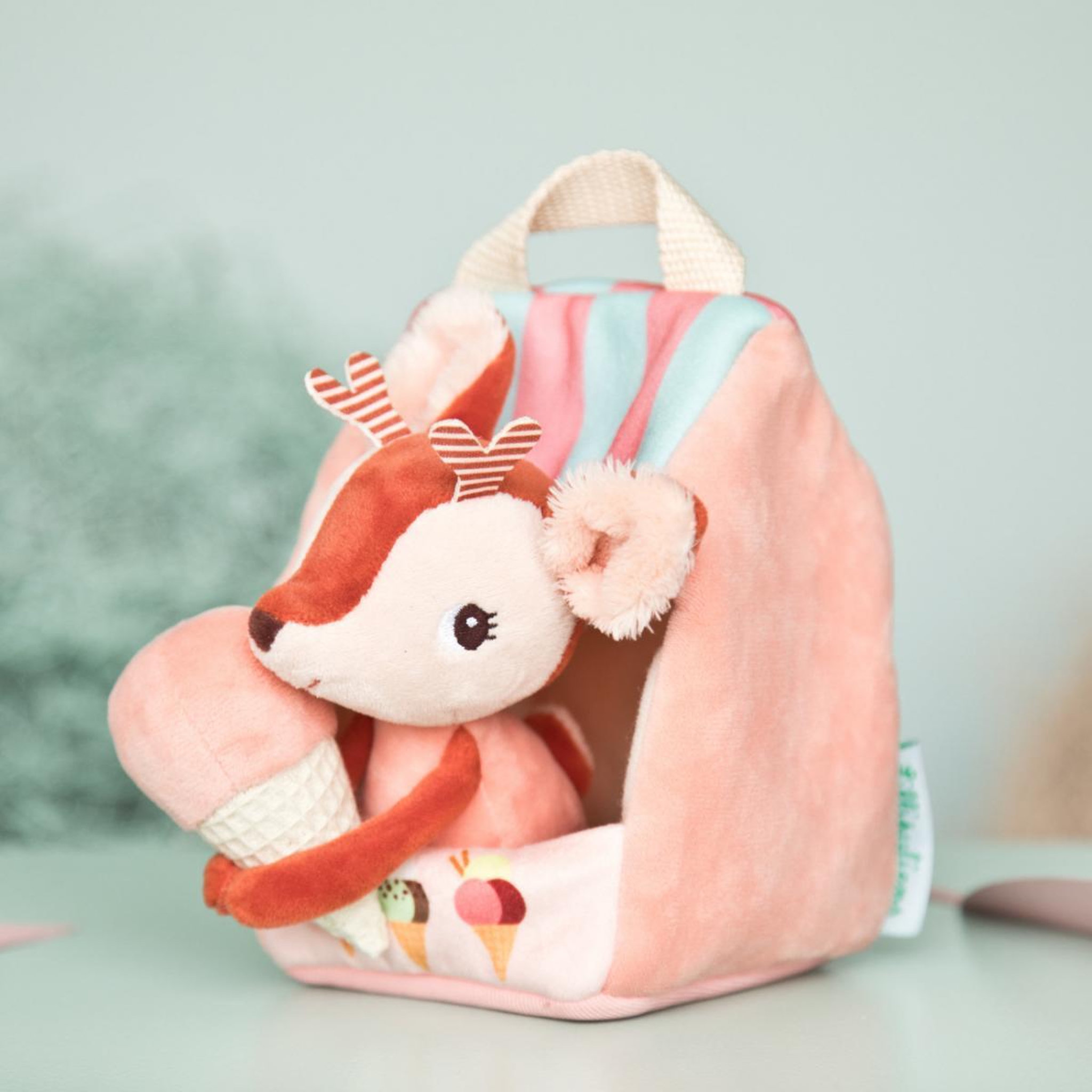 Voir la diapositive 2 : LILLIPUTIENS Stella marchande de glace