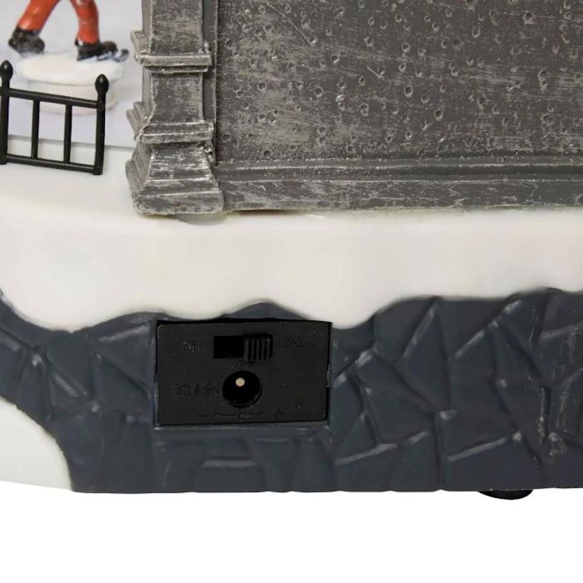 FEERIC LIGHT & CHRISTMAS Village de Noël animé lumineux et musical Patinoire - Blanc