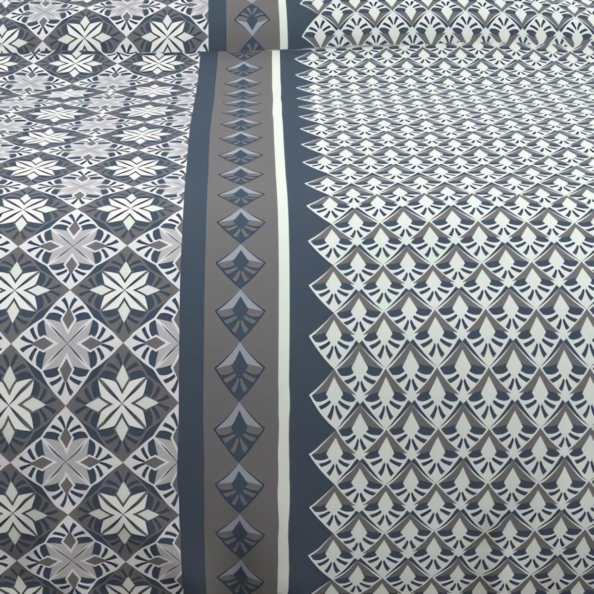 SOLEIL D'OCRE Parure housse de couette en coton 57 fils/cm2 240x220 cm LISBONNE bleu orage, par Soleil d'Ocre