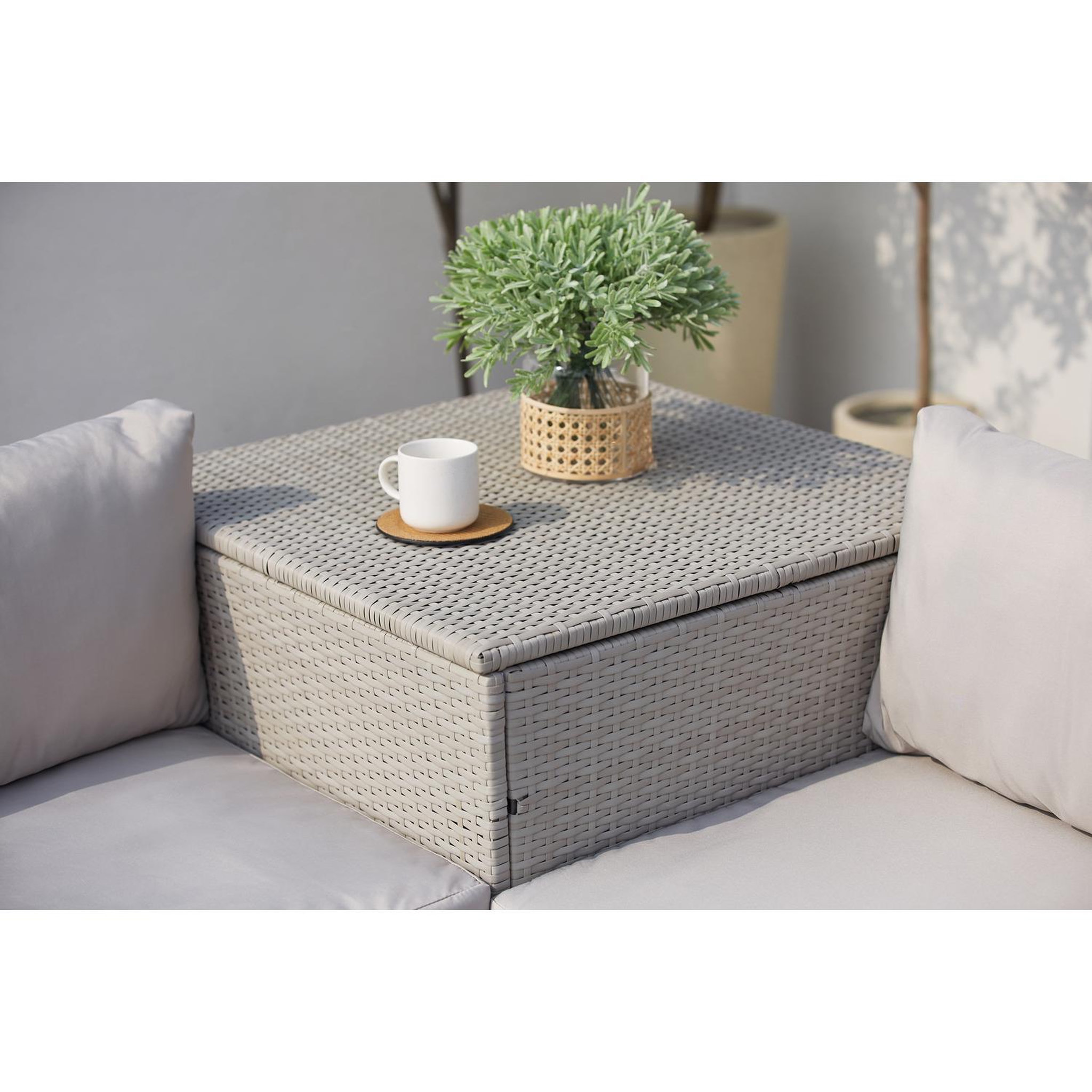 Voir la diapositive 6 : CONCEPT USINE Salon de jardin en résine tressée 4 places avec coffre gris clair silang