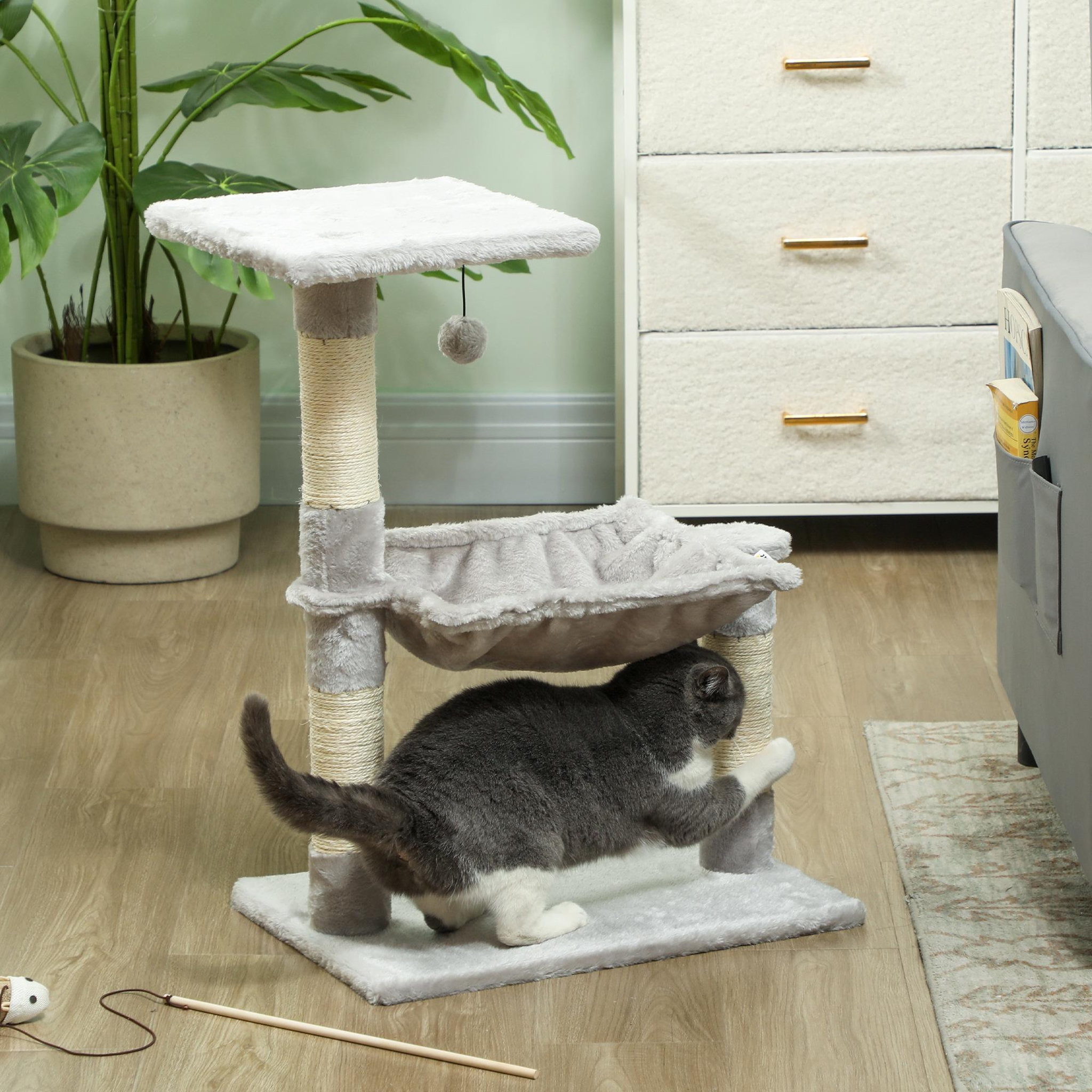 Voir la diapositive 4 : PAWHUT Arbre à chat 3 griffoirs grattoirs sisal naturel plateforme hamac et boule suspendue dim. 50l x 36l x 70h cm peluche haute densité 220 g/m² gris clair