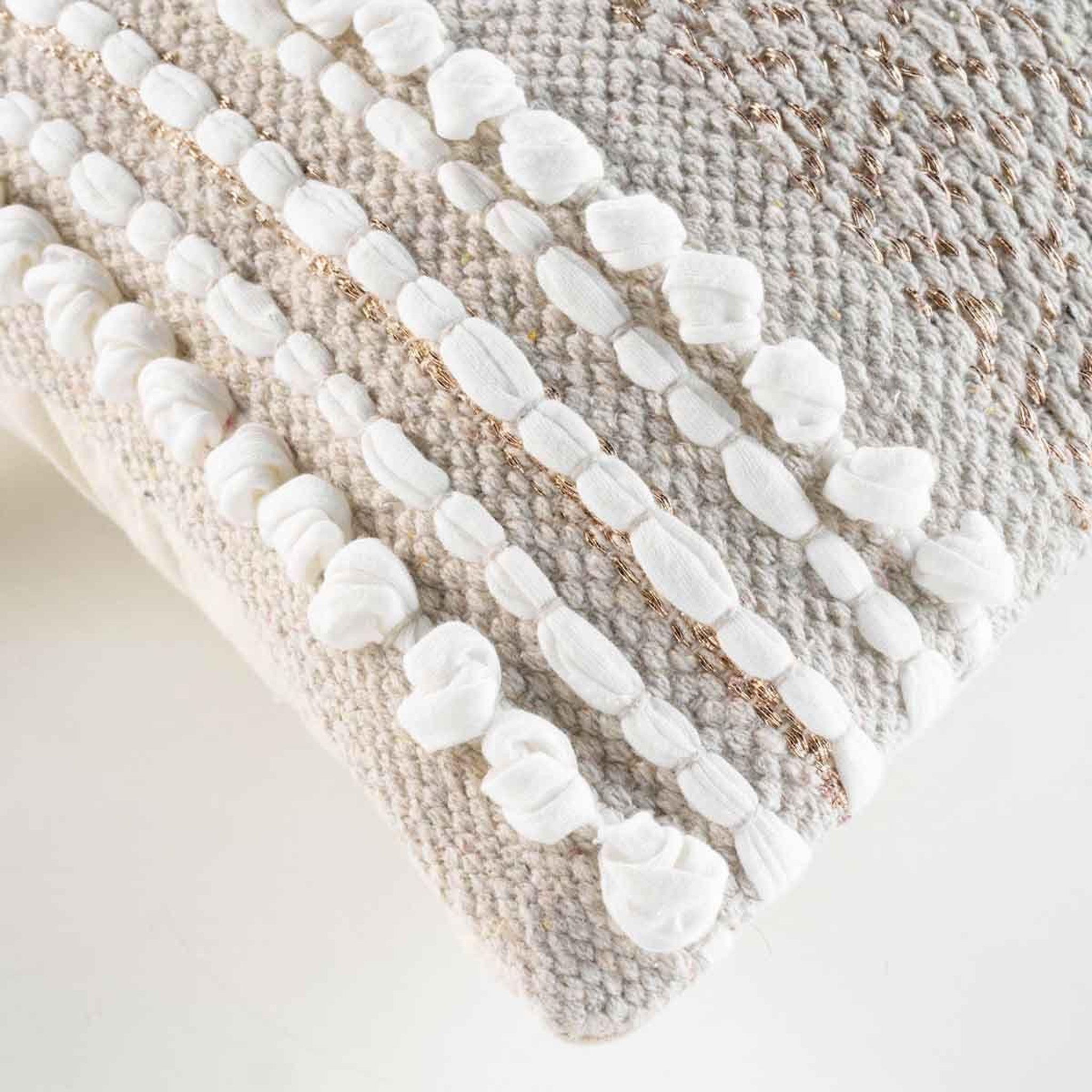 Voir la diapositive 2 : Douceur d'Intérieur Coussin déco  blanca  30x50cm naturel & blanc