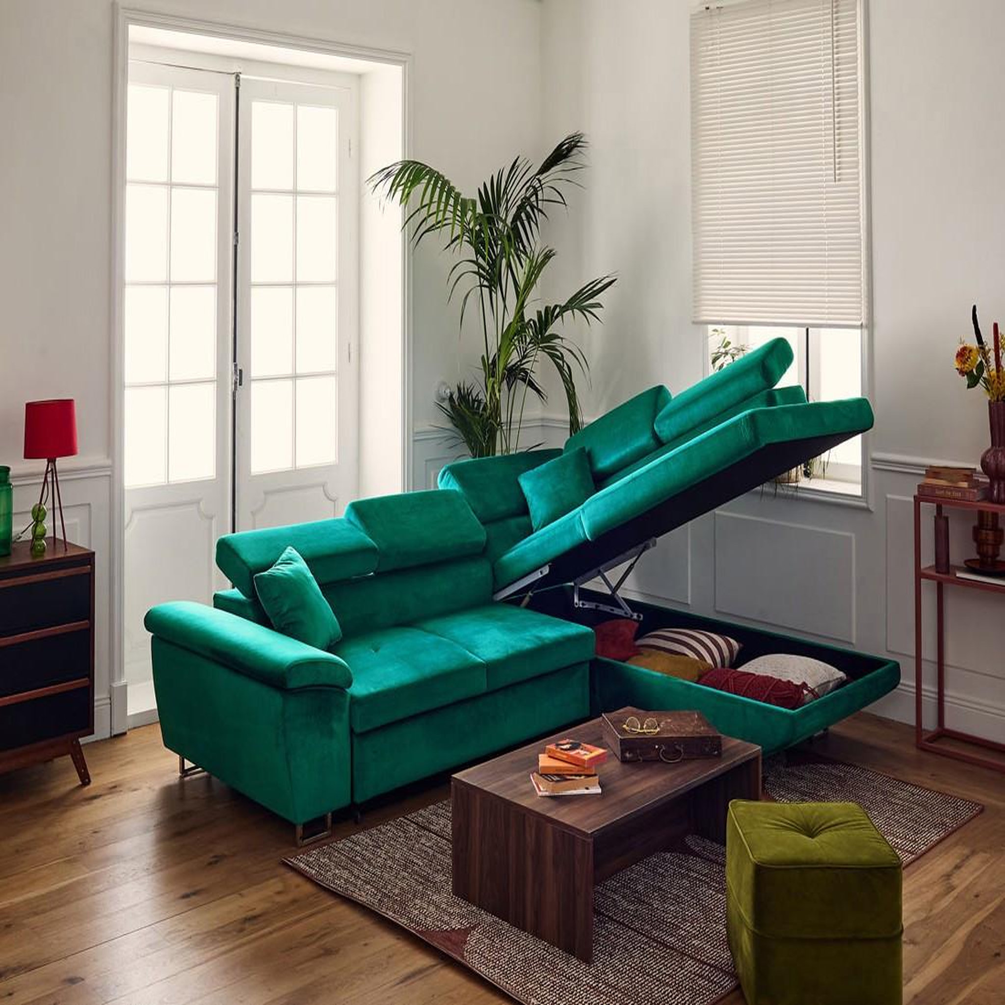 Voir la diapositive 2 : BEST MOBILIER Dimas - canapé d'angle droit 5 places - convertible avec coffre et têtières réglables - en velours