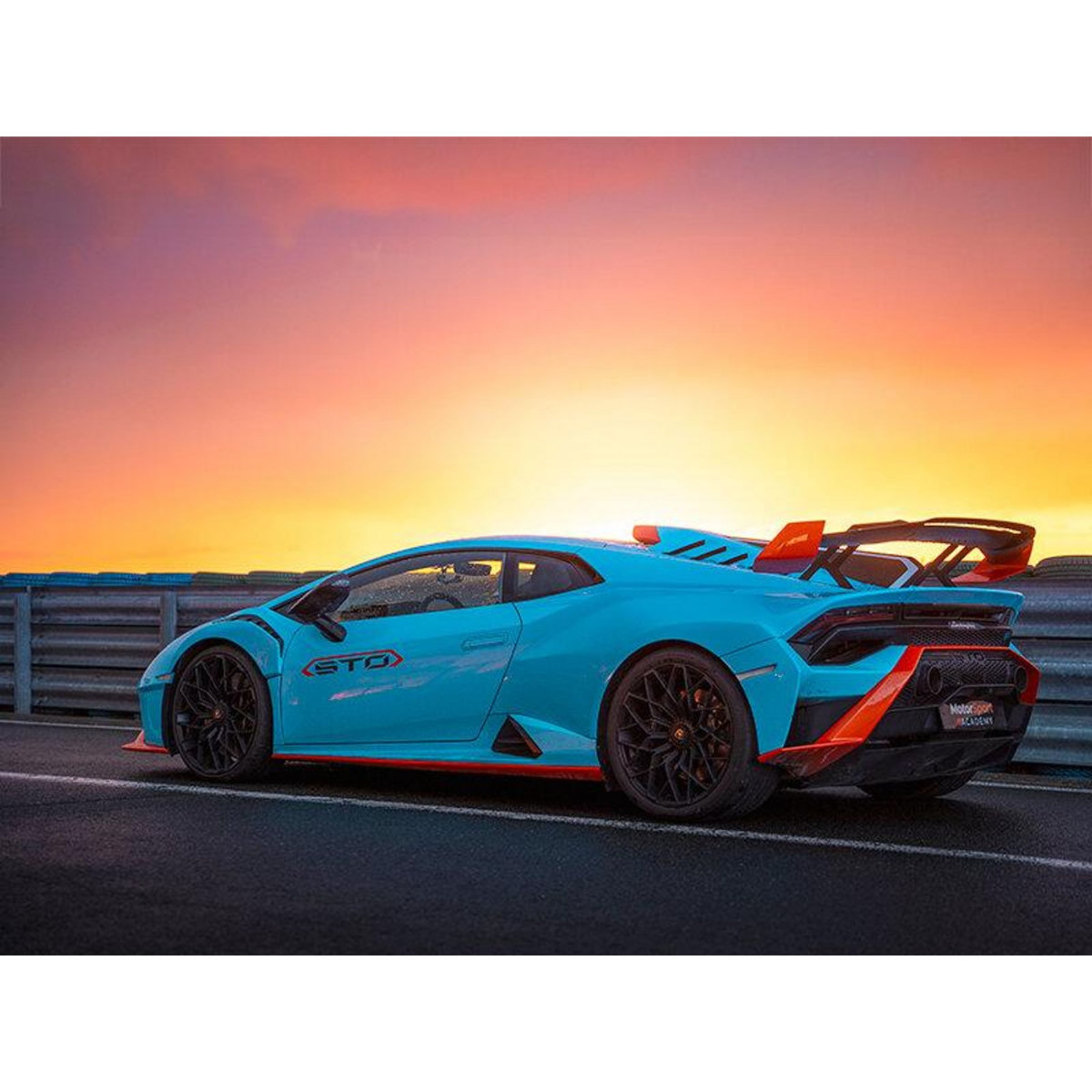 Smartbox Stage de pilotage : 2 tours de circuit au volant d'une Lamborghini Huracán ou d'une Lamborghini Huracán STO - Coffret Cadeau Sport & Aventure