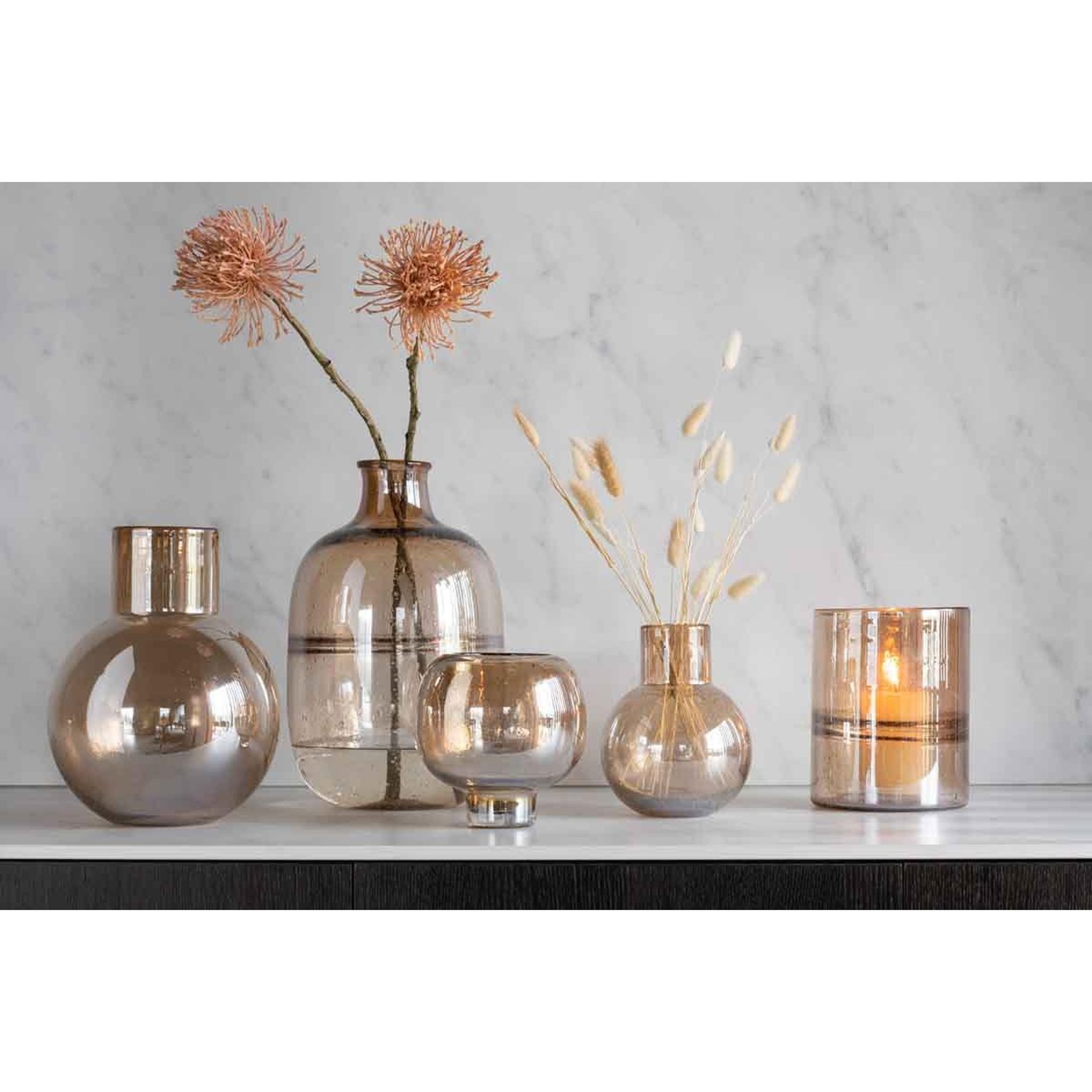 Voir la diapositive 2 : J-LINE Vase cylindrique design  nervures  19cm ambre