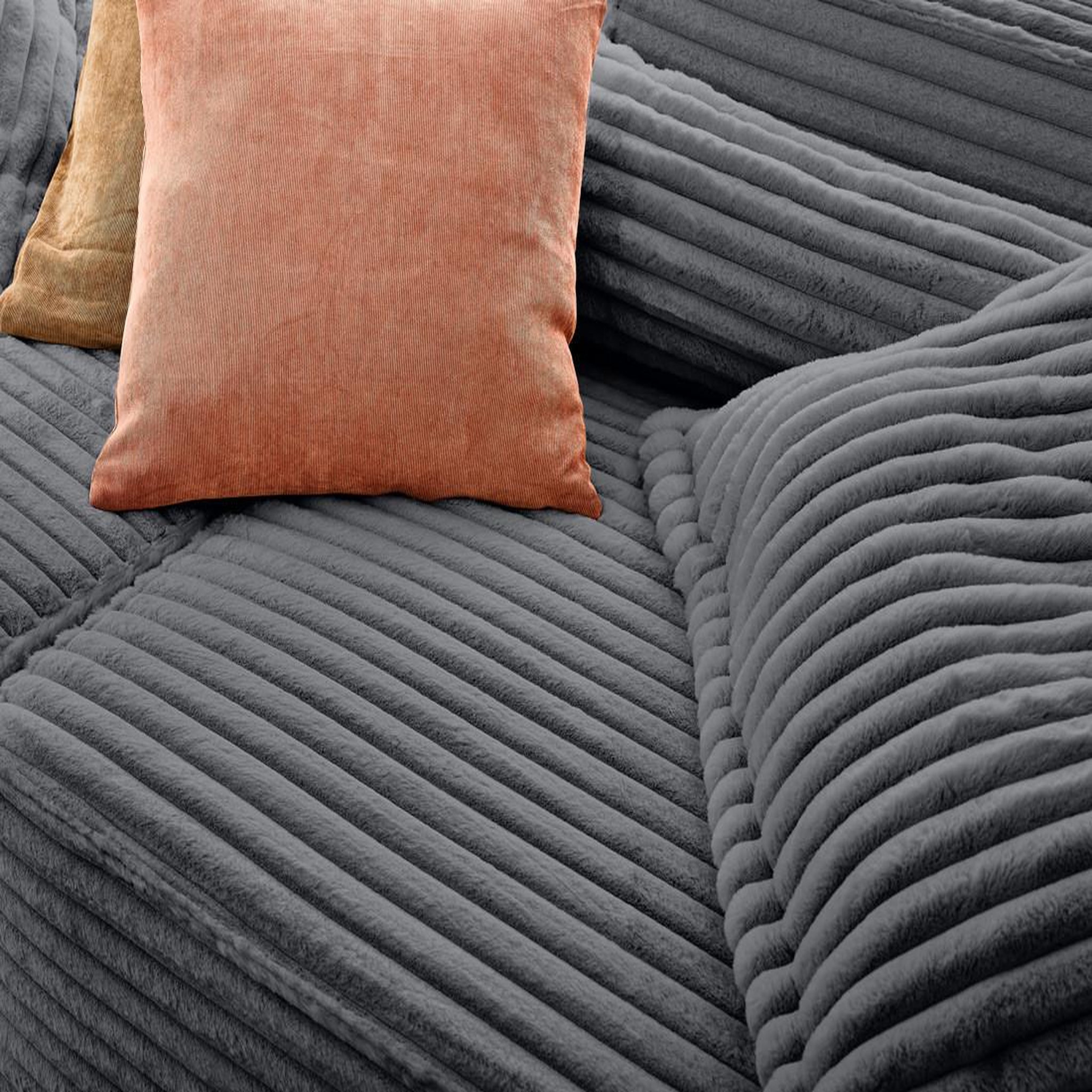 Voir la diapositive 4 : LISA DESIGN Richie - canapé droit 3 places avec double méridienne - assise profonde - en fausse fourrure côtelée