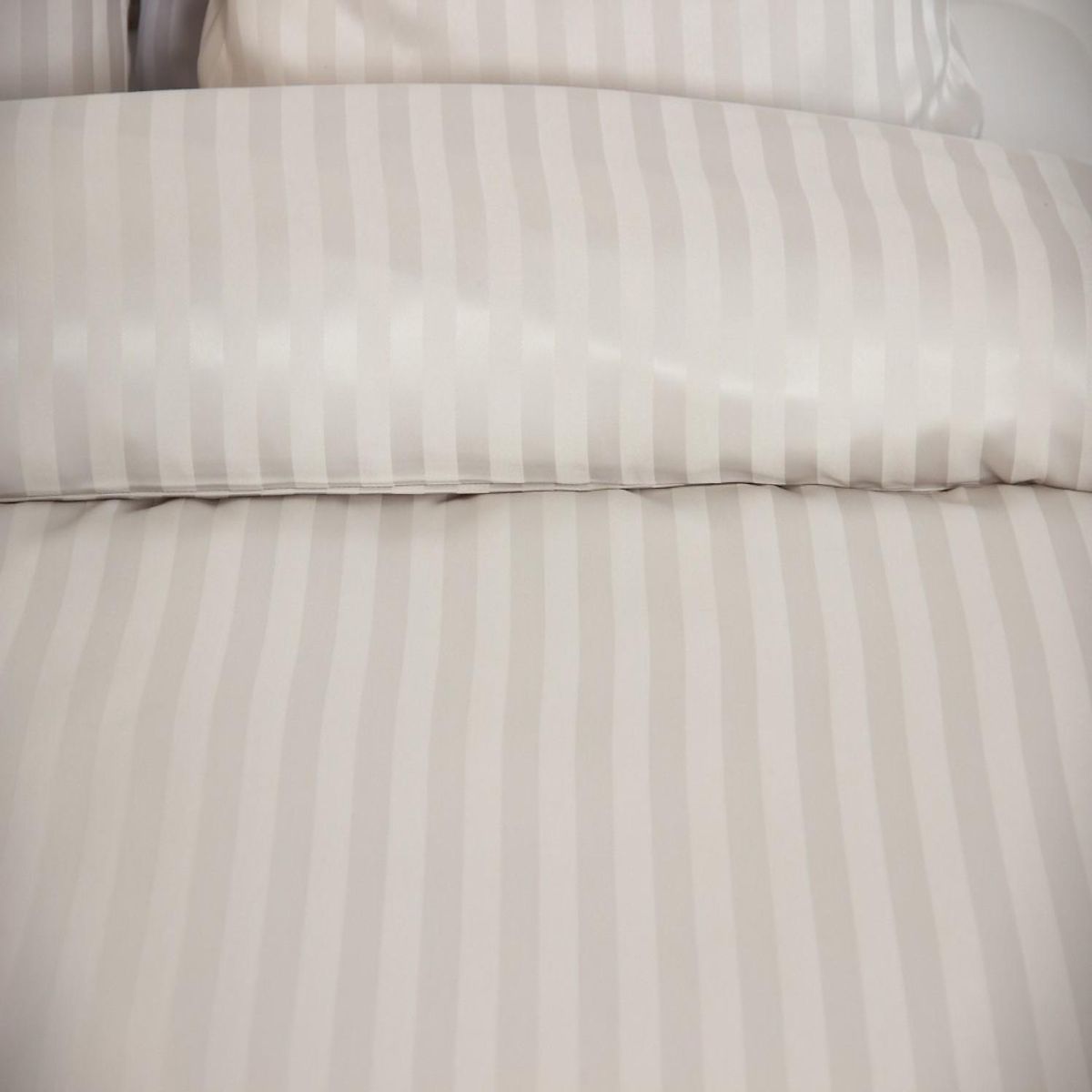 Home collection Parure housse de couette 100% satin de microfibre, albatre