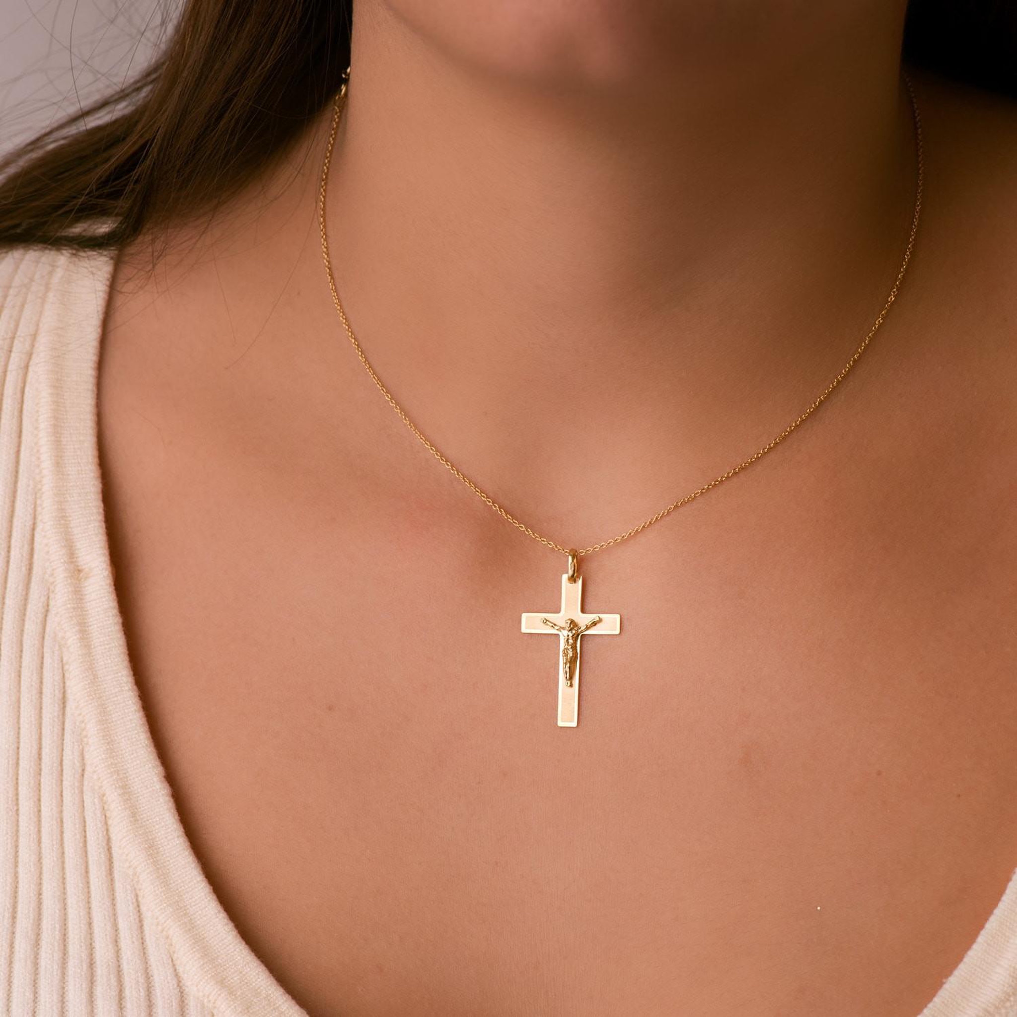 Voir la diapositive 2 : L'ATELIER D'AZUR Pendentif  - Médaille Christ sur la Croix Or 18 Carats 750 Jaune - Chaines Offertes