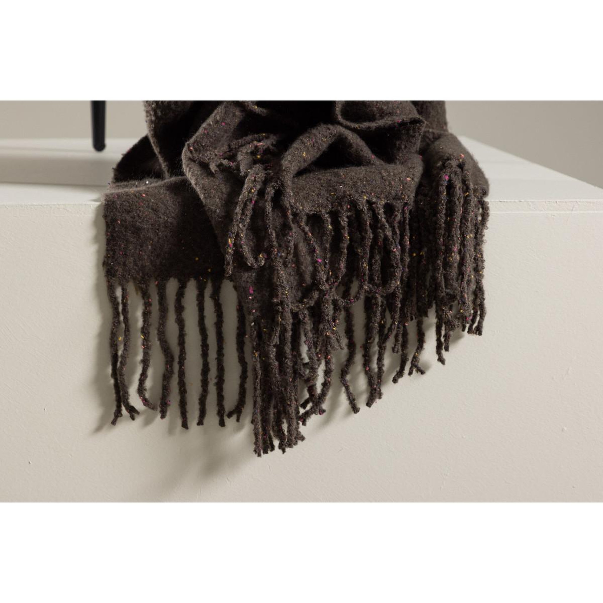 Voir la diapositive 6 : Paris Prix Plaid à franges  tilly  130x170cm gris foncé