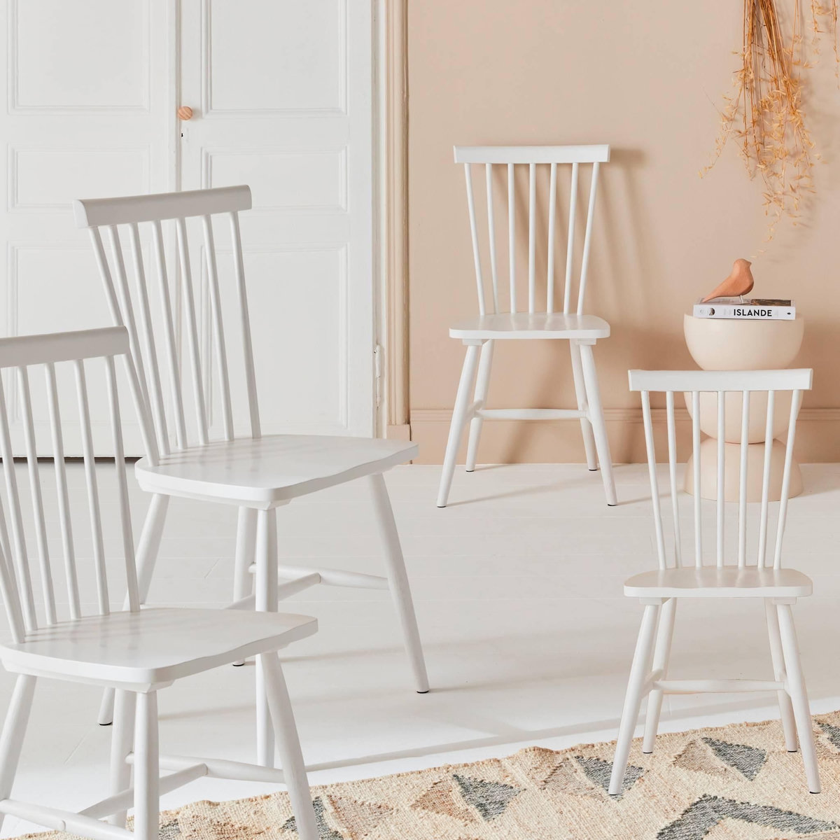 SWEEEK Lot de 4 chaises blanches à barreaux en bois d'hévéa. ROMIE. L 50.8 x P 44.2 x H 90cm