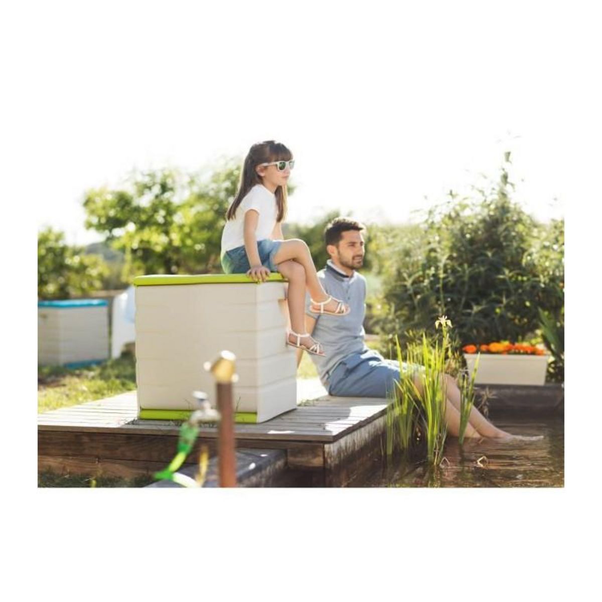 PLASTIKEN PLASTIKEN Coffre cadenassable avec roulettes - 190 L - Fonctionnel et esthetique - Beige et Pistache